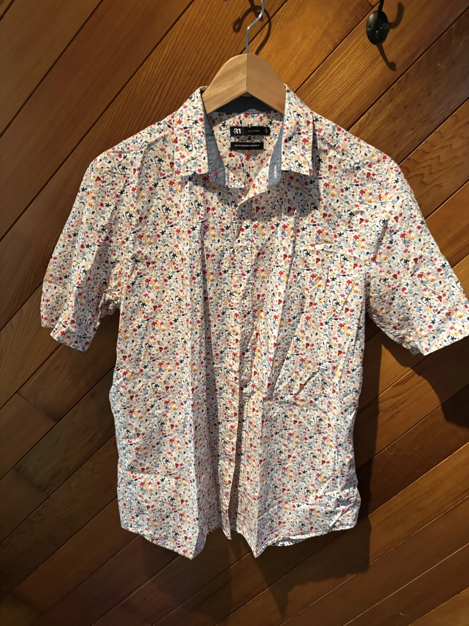 Featured image for Floral short-sleeved blouse