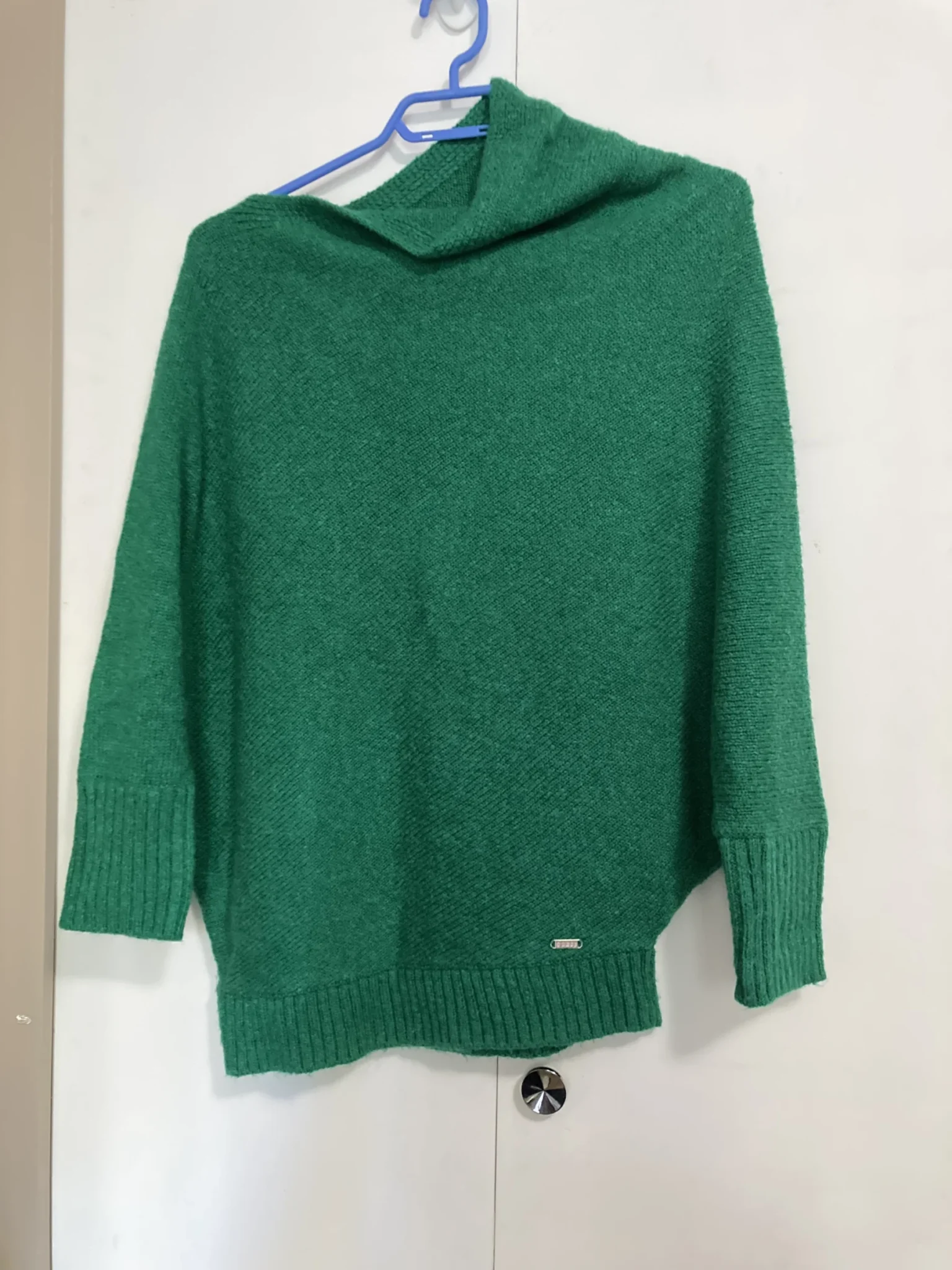 Featured image for Guess sweater