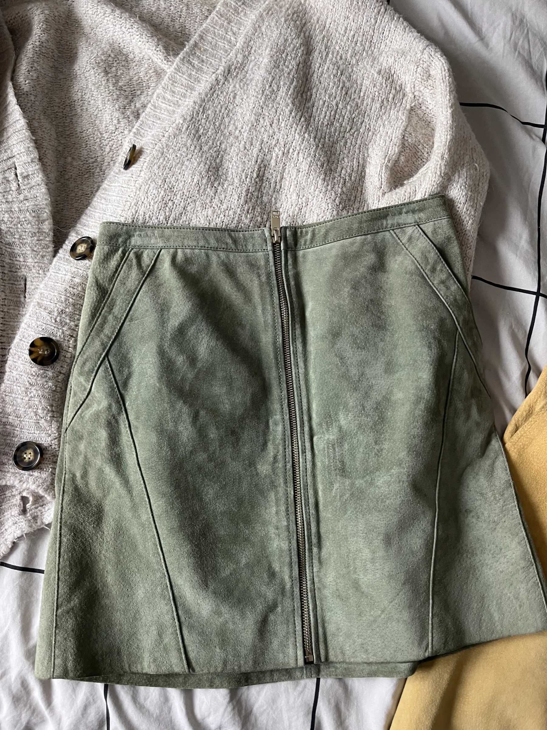 Green skirt made from genuine suede Only seconde main
