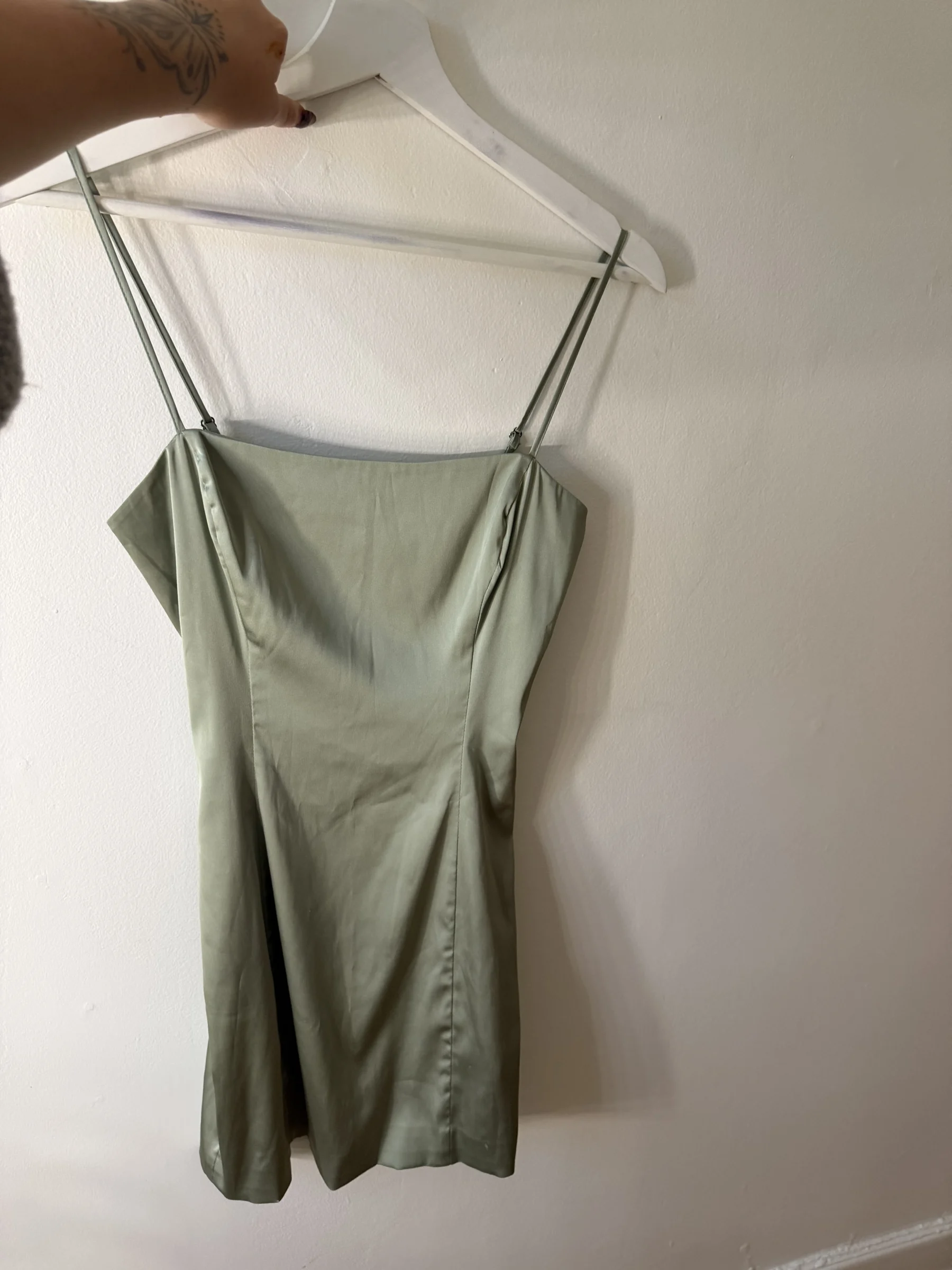 Aritzia silk mini dress Aritzia seconde main