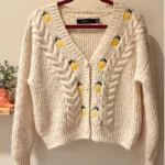 Featured thumbnail for Vero Moda | Cardigan crème à torsades avec citrons brodés – Taille M