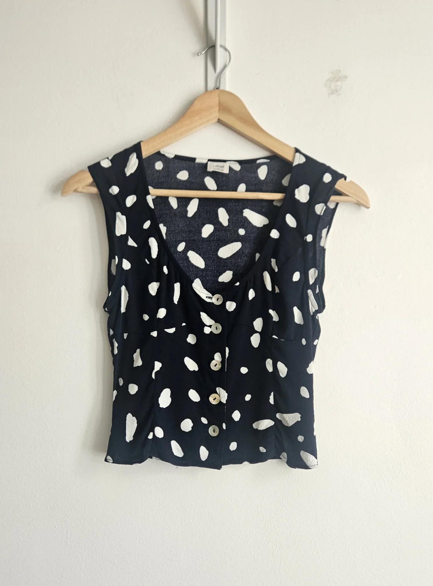 Featured image for 🌷Button-up camisole – Aritzia
