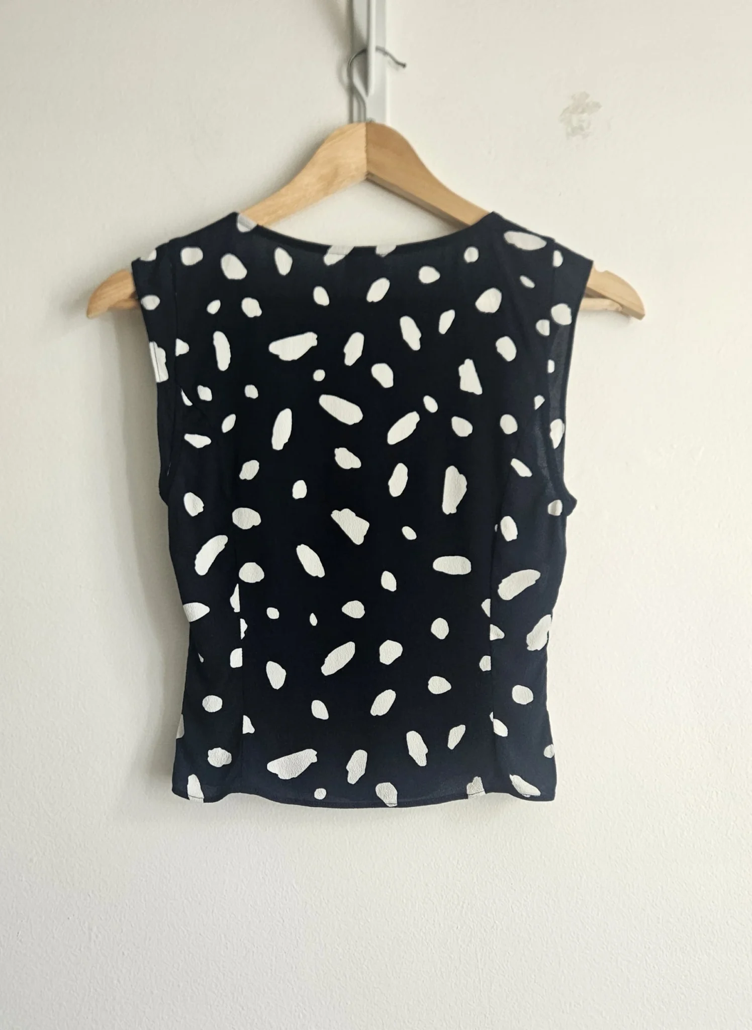 Image for 🌷Button-up camisole – Aritzia