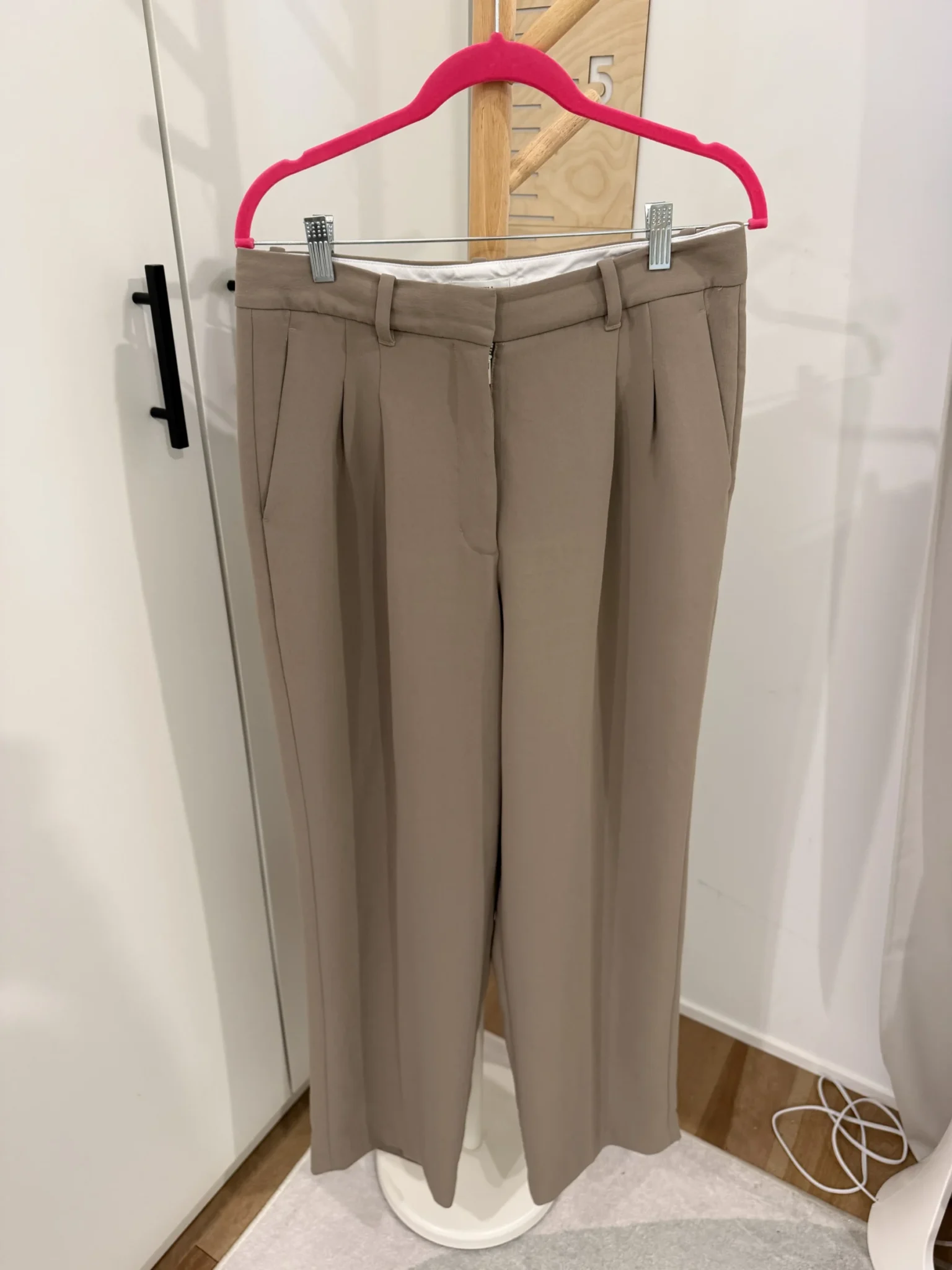 Featured image for Aritzia Effortless Trousers