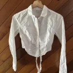 Featured thumbnail for Chemise crop top avec boucle dans le dos