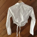 Thumbnail for Chemise crop top avec boucle dans le dos