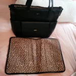 Thumbnail for Sac fourre-tout / Sac à couches OLLIE (Collection Maman Caféine) – COMME NEUF