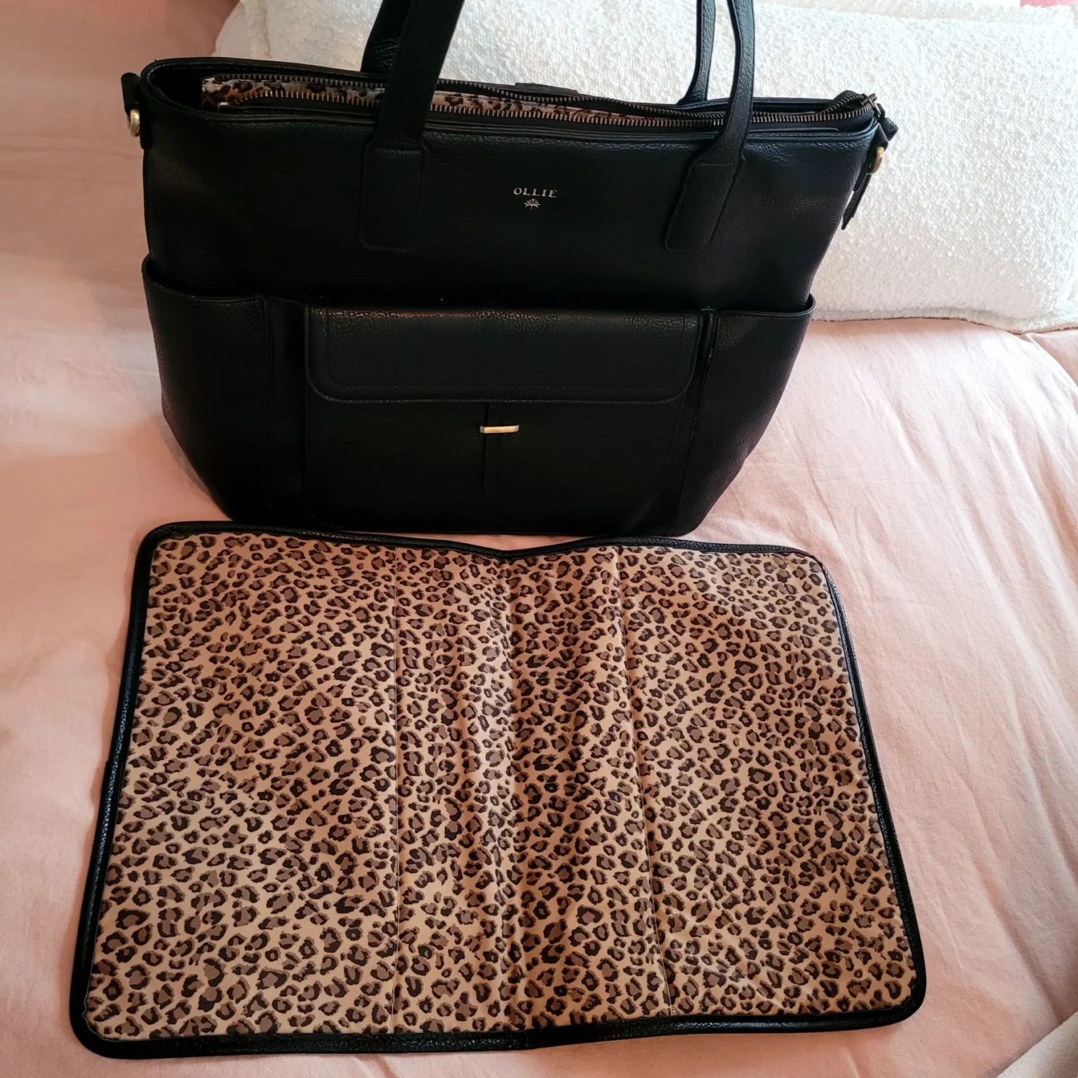 Image for Sac fourre-tout / Sac à couches OLLIE (Collection Maman Caféine) – COMME NEUF