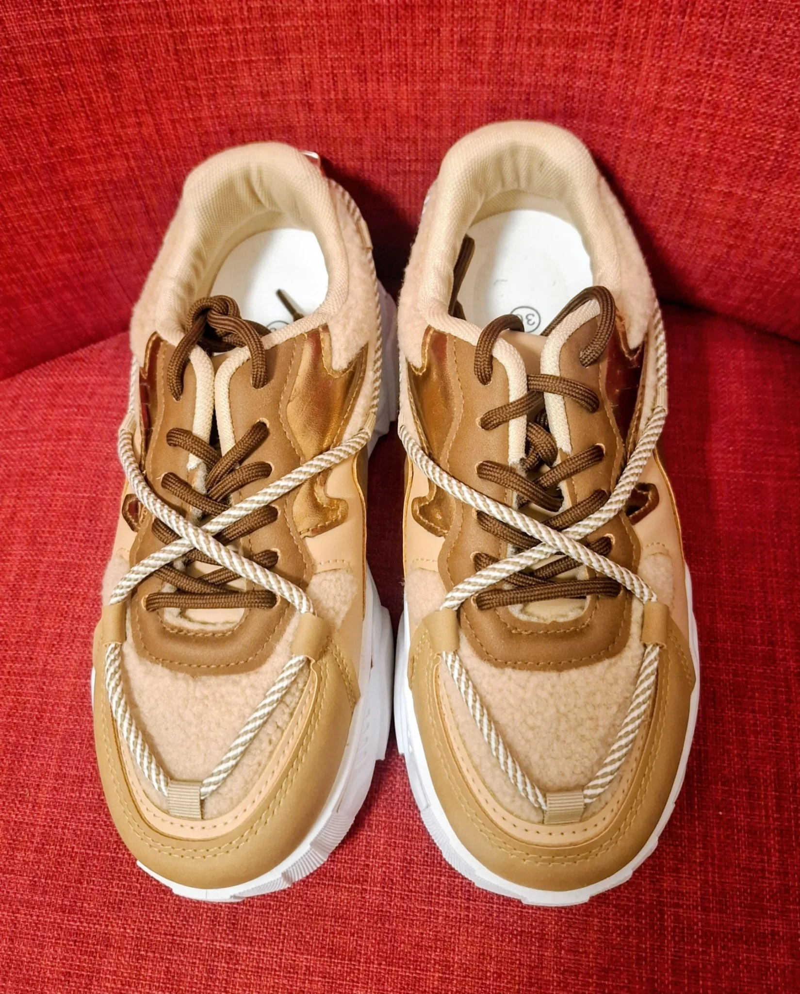 Featured image for Chaussures brun et blanc