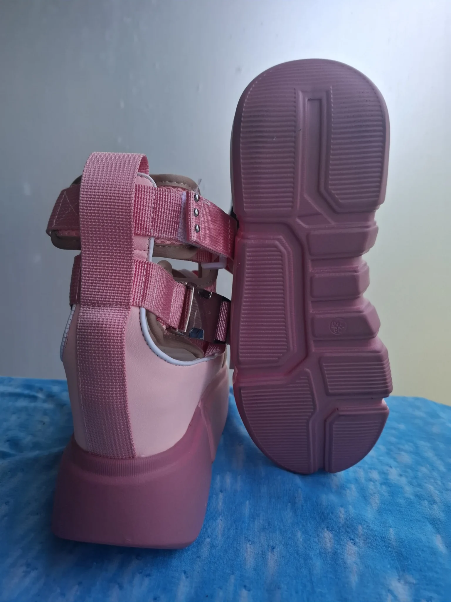 Image for Sandales rose à plate forme