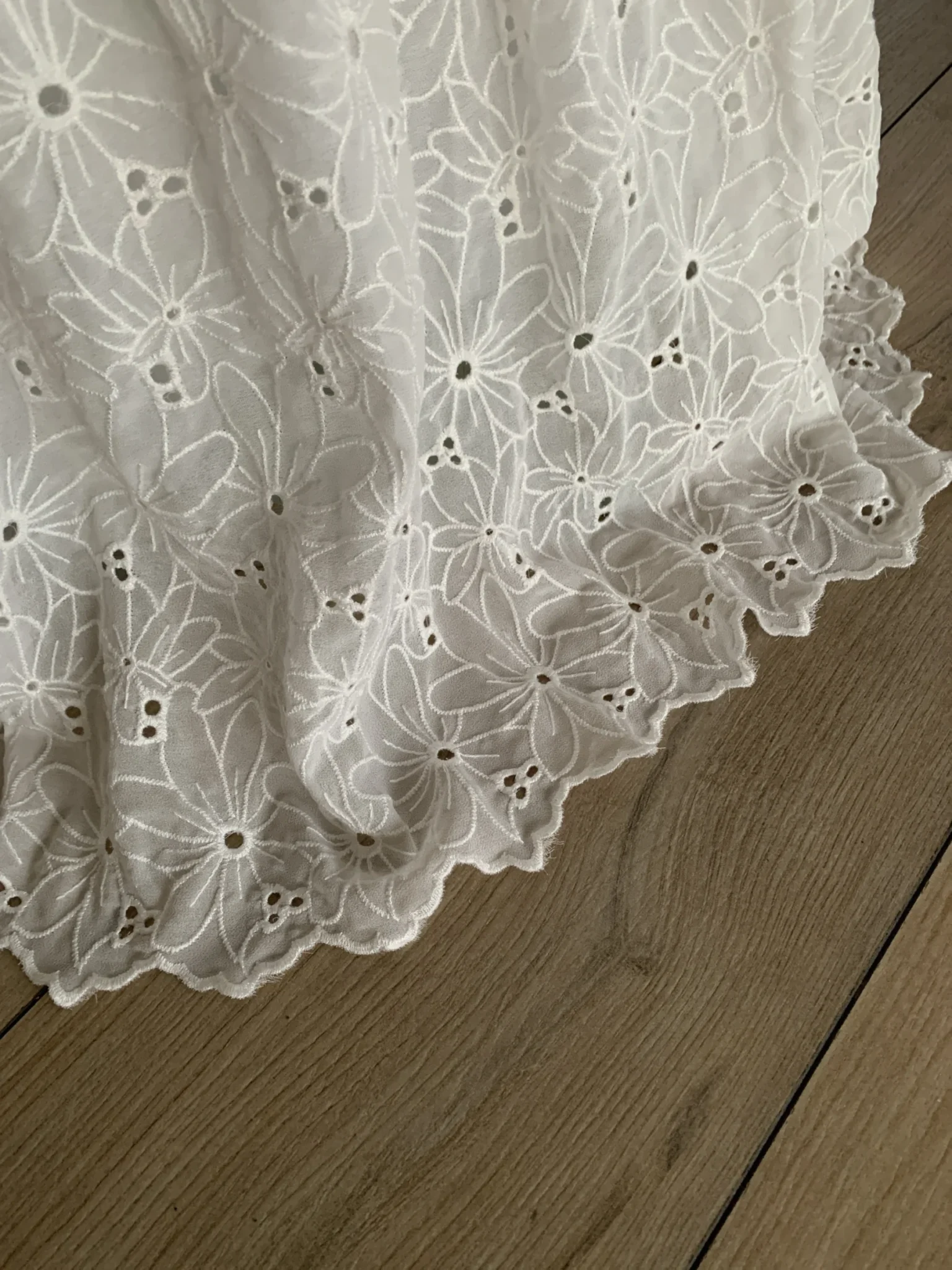 Image for Jupe fleurie style dentelle