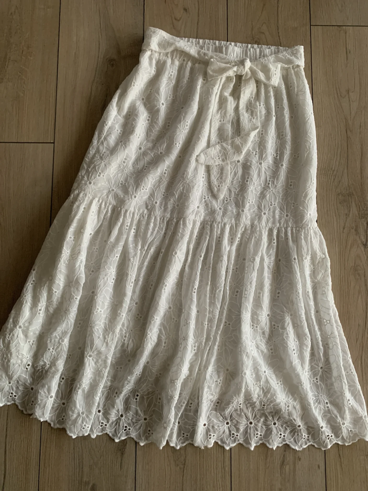 Image for Jupe fleurie style dentelle