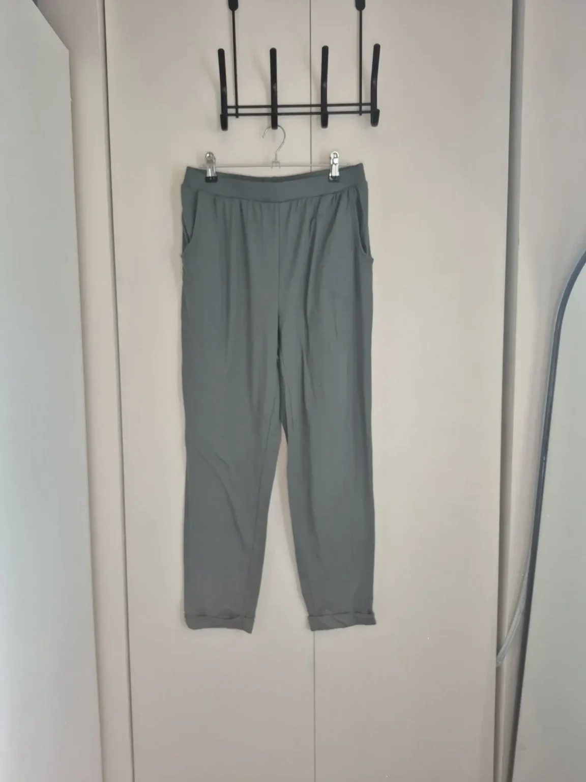 Featured image for Ardene green trousers, size Small