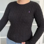 Featured thumbnail for Pull femme Ralph Lauren taille S noir logo violet