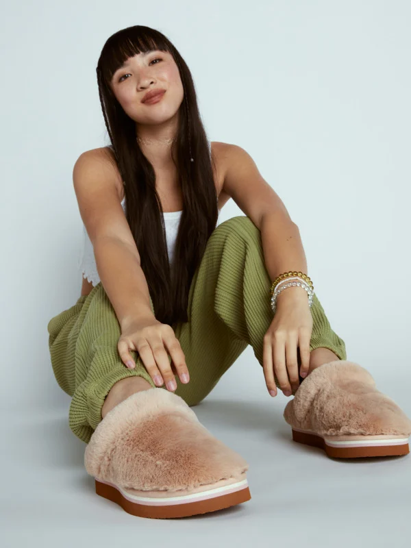 Image for Roxy mules with pale pink and brown fur, size 40 – 9