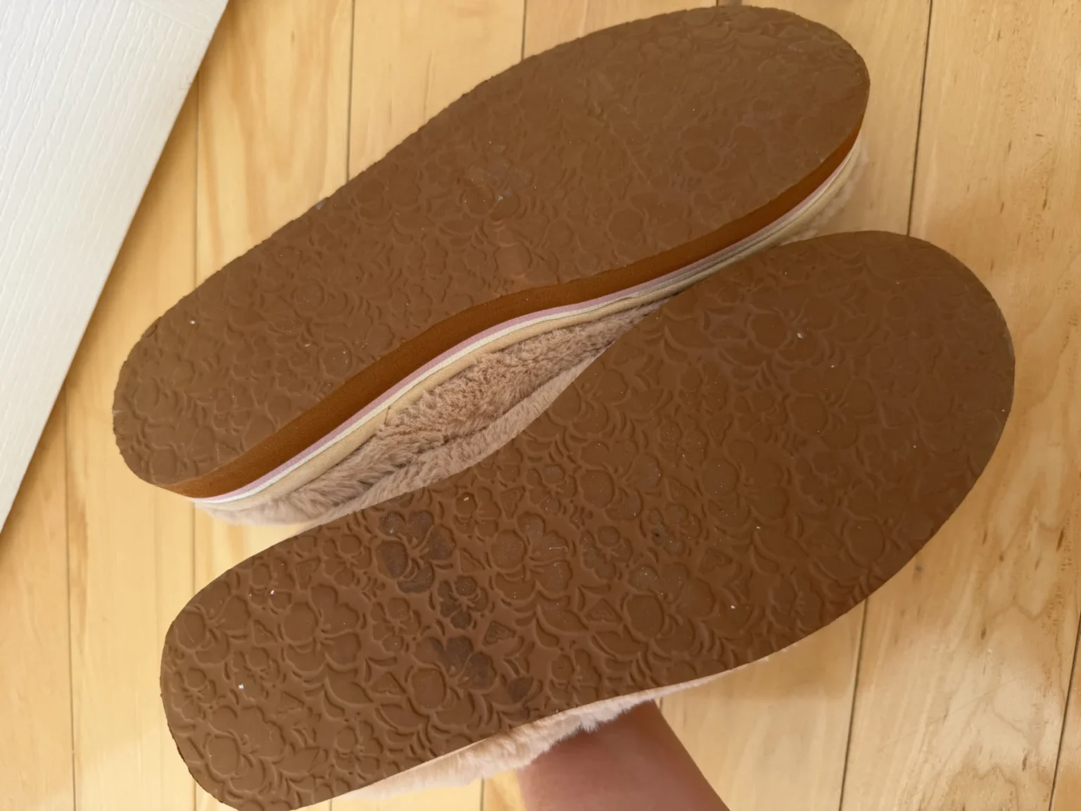 Image for Roxy mules with pale pink and brown fur, size 40 – 9