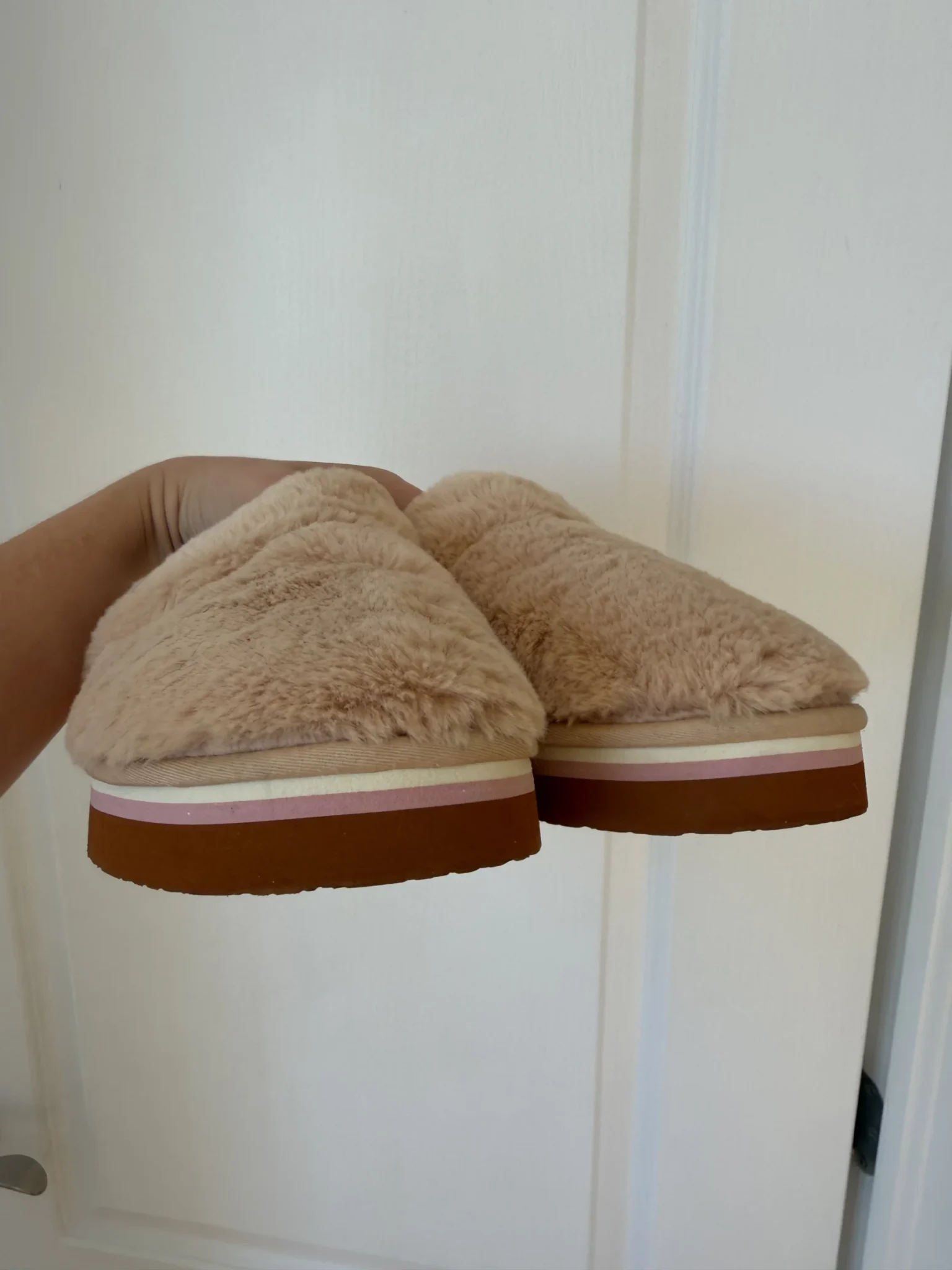 Image for Roxy mules with pale pink and brown fur, size 40 – 9