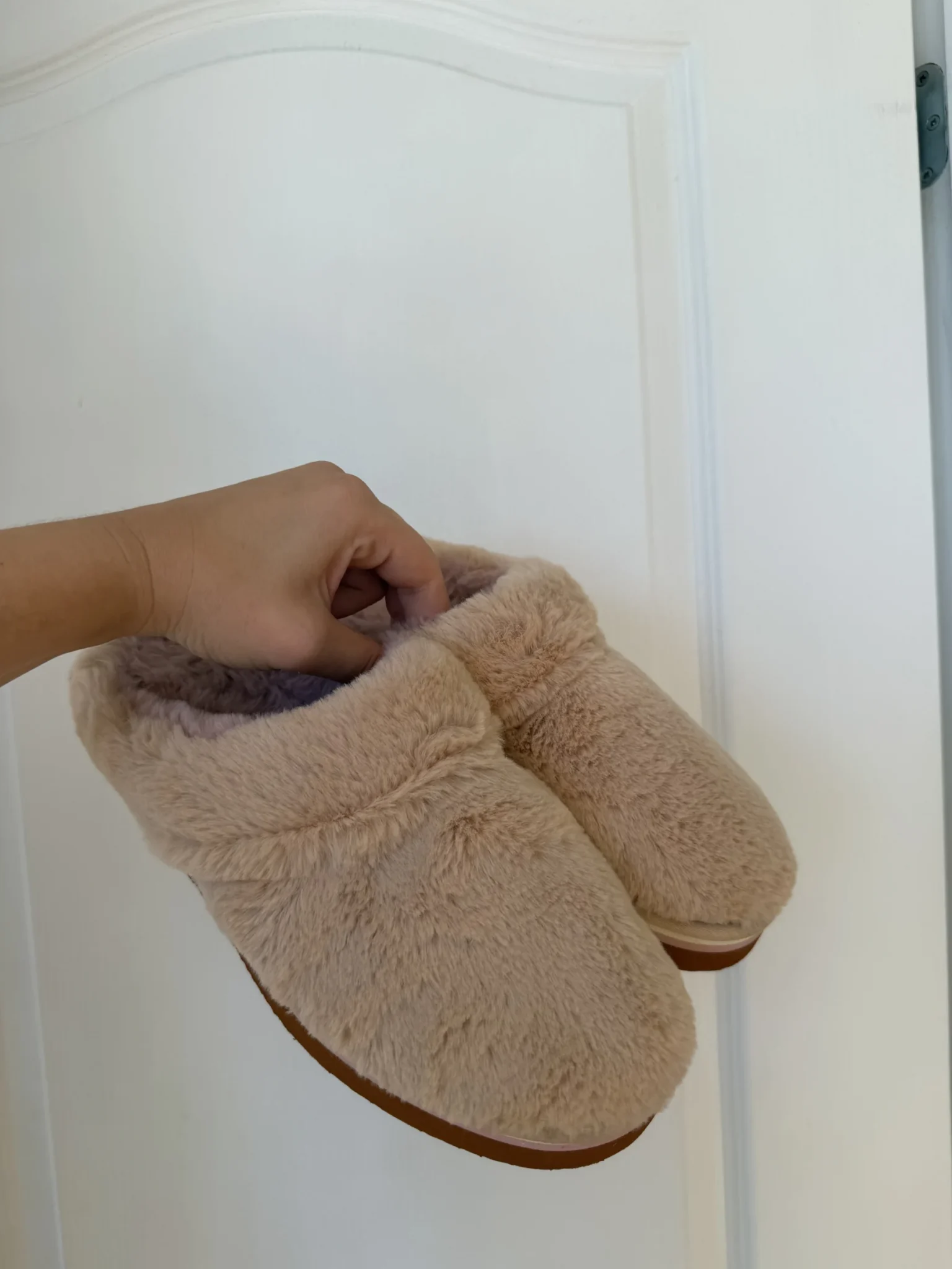 Image for Roxy mules with pale pink and brown fur, size 40 – 9