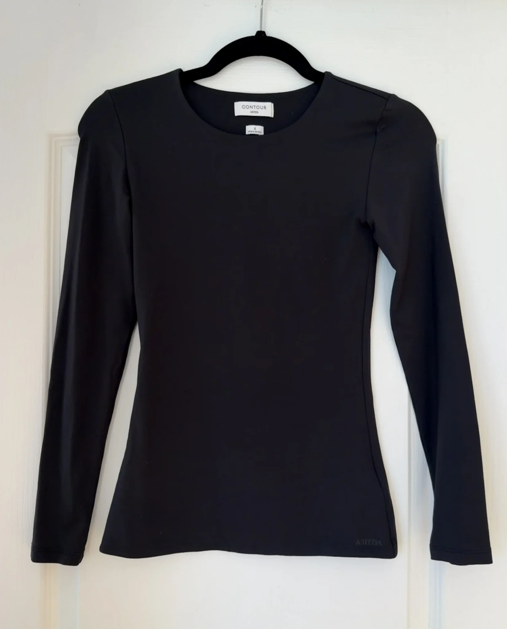 Featured image for Aritzia Contour top, size S, black