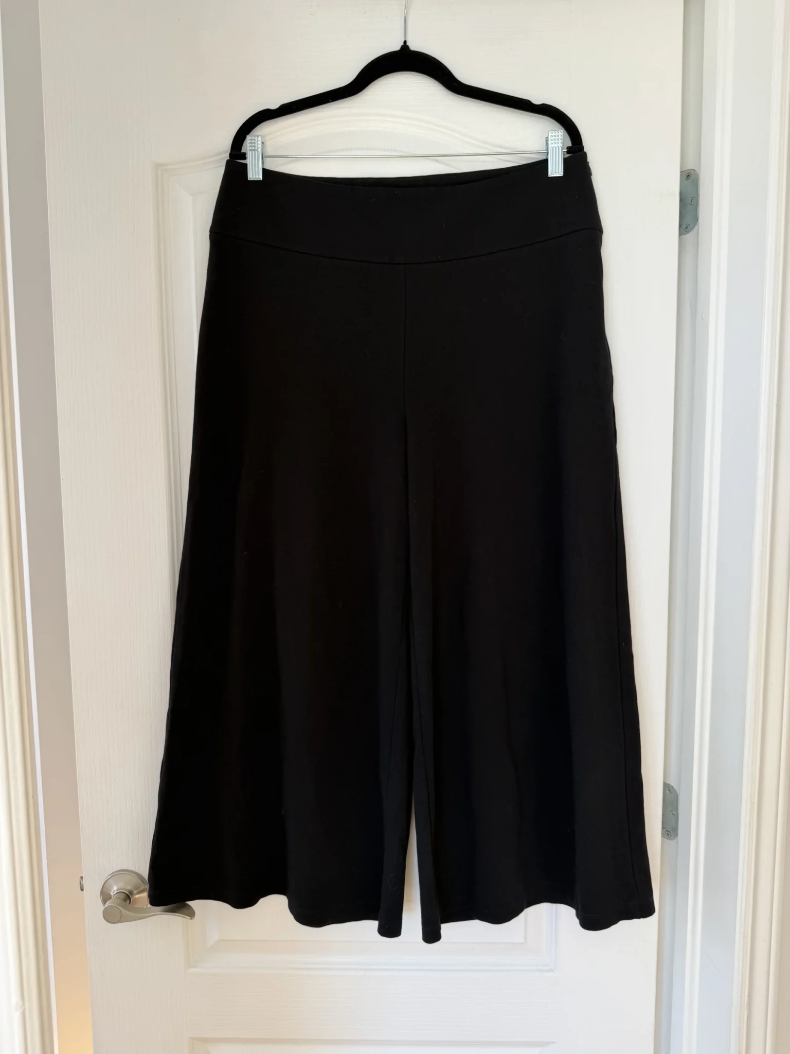 Featured image for Sarah Pacini black wide-leg trousers, size 4
