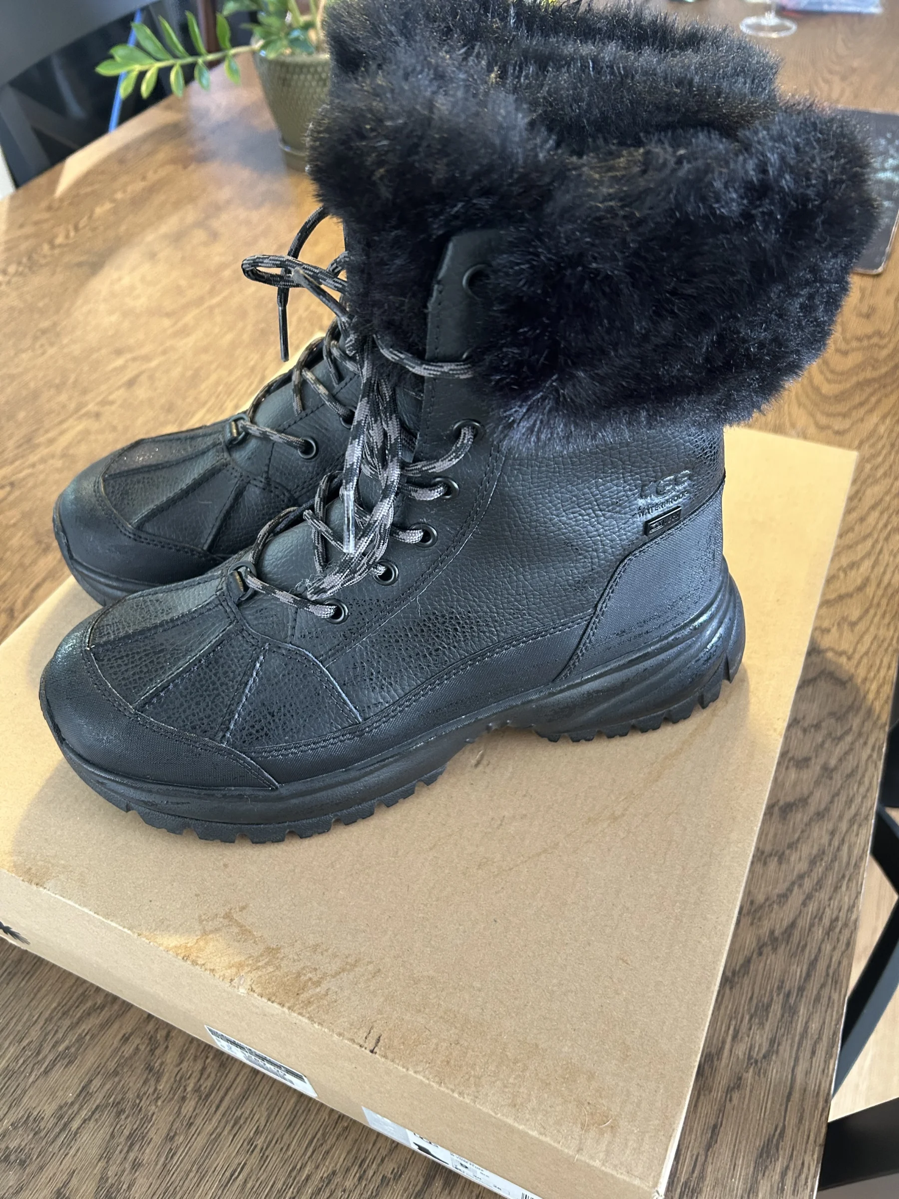 Ugg Yose Fluff winter boots UGG seconde main