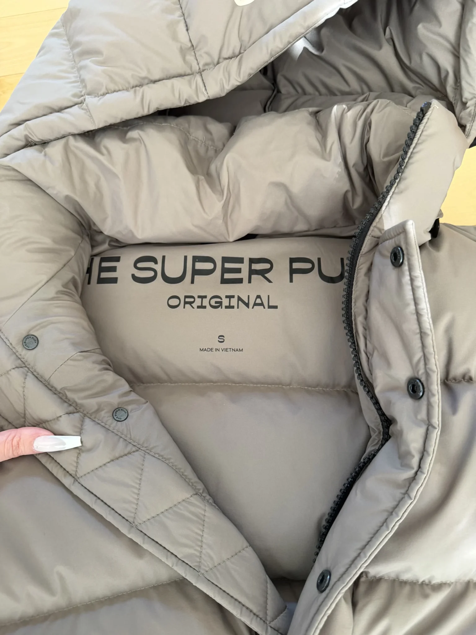 Image for Super Puff Aritzia small beige NEUF