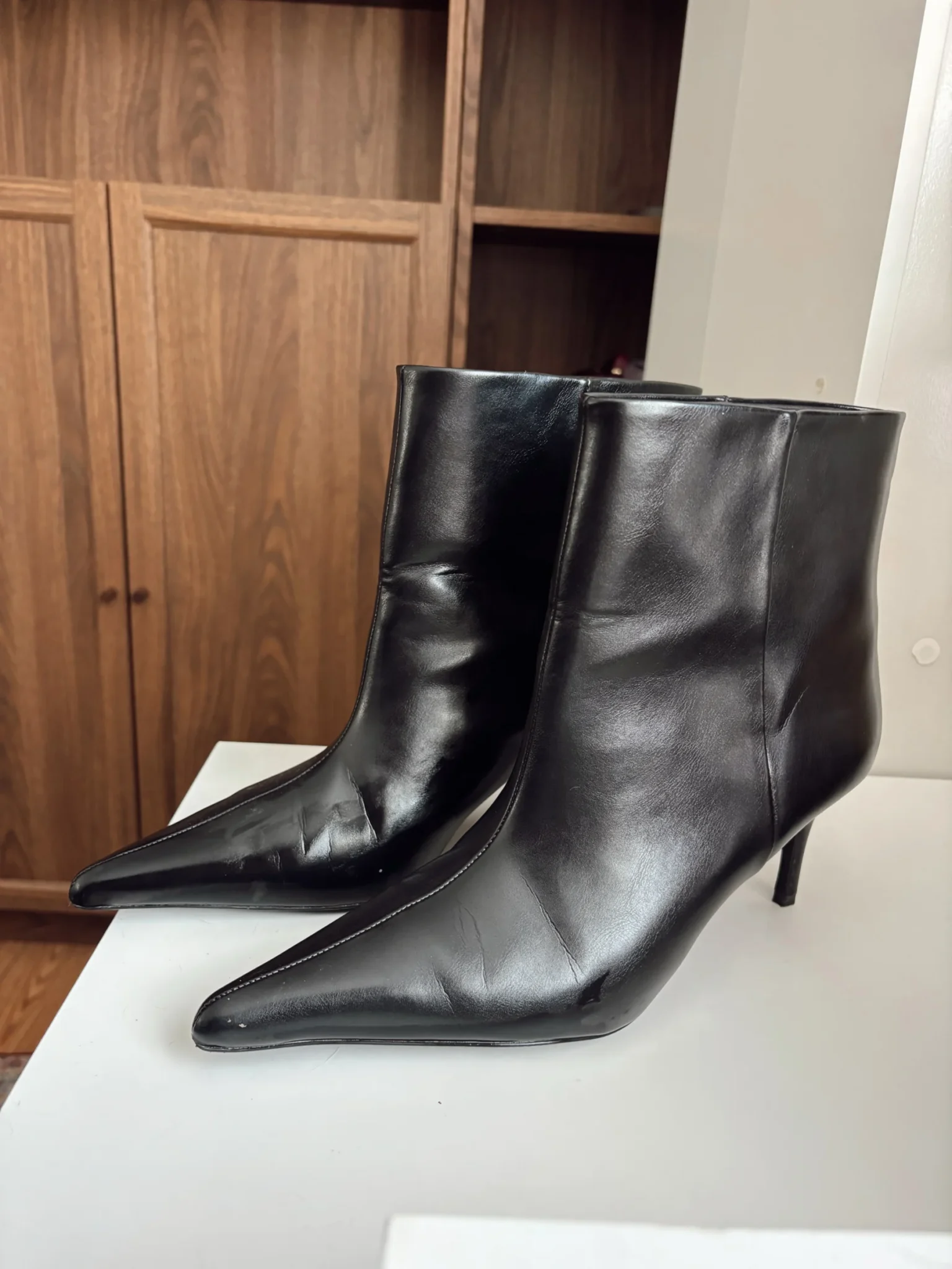 Image for Black pointed-toe H&M ankle boots – Size 9