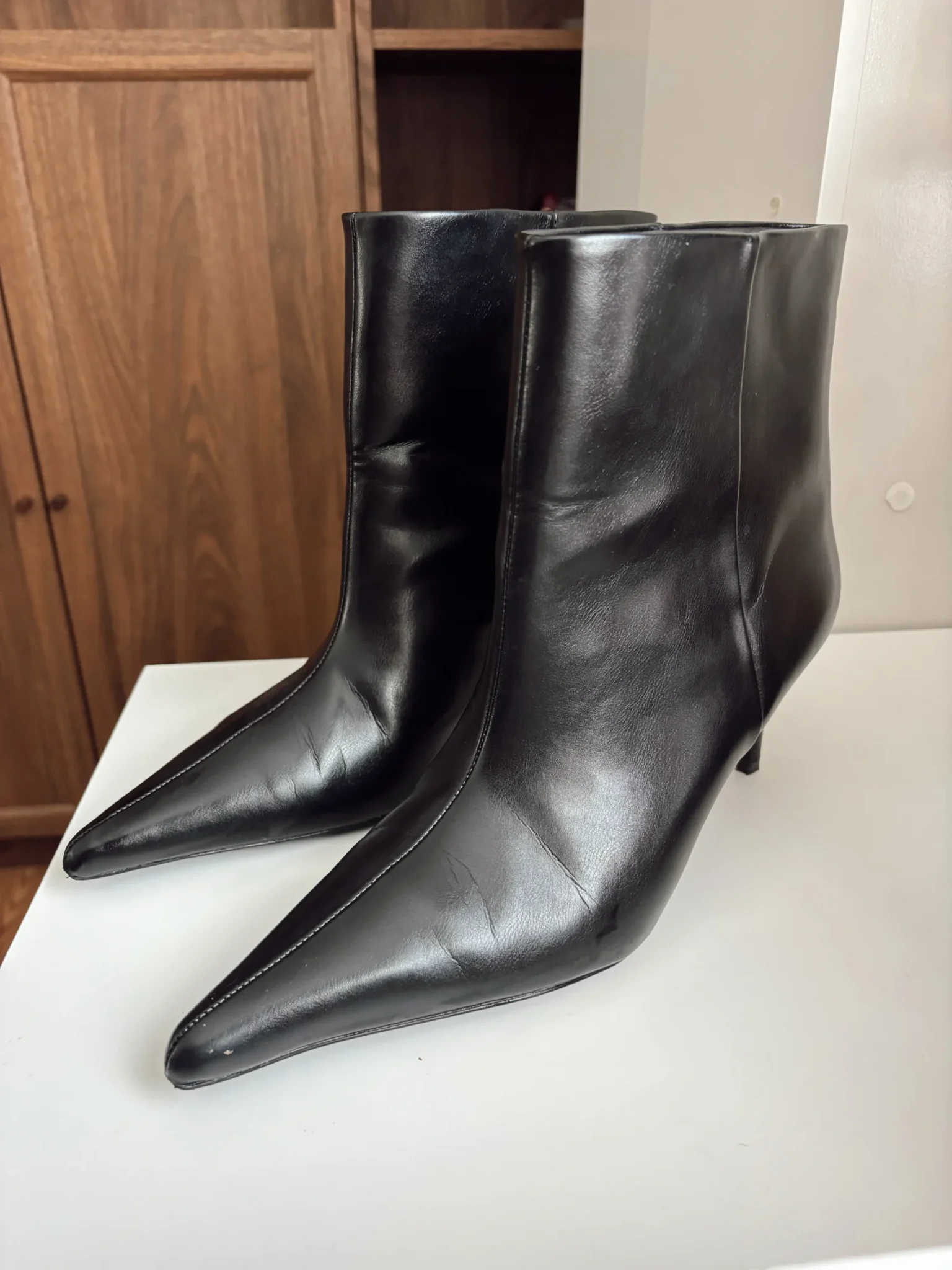Image for Black pointed-toe H&M ankle boots – Size 9