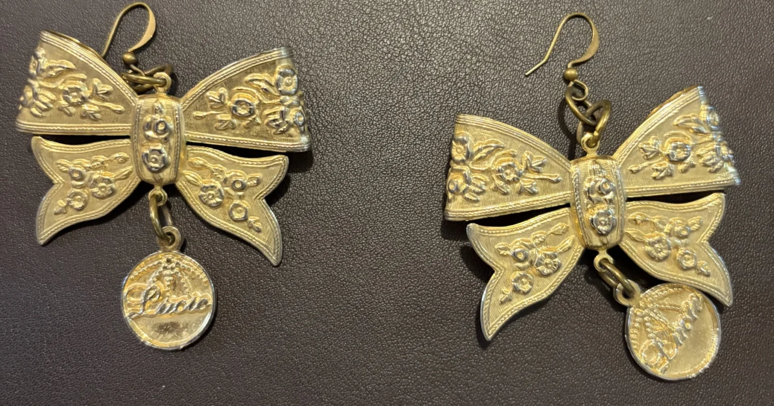Featured image for Boucles d'oreilles nœuds vintage « Lucie » par Uranium Mutation (Montréal)