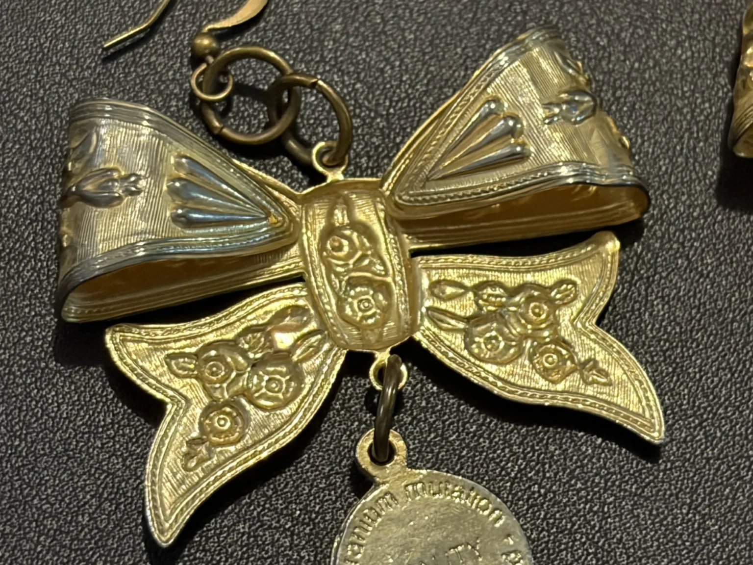 Image for Boucles d'oreilles nœuds vintage « Lucie » par Uranium Mutation (Montréal)