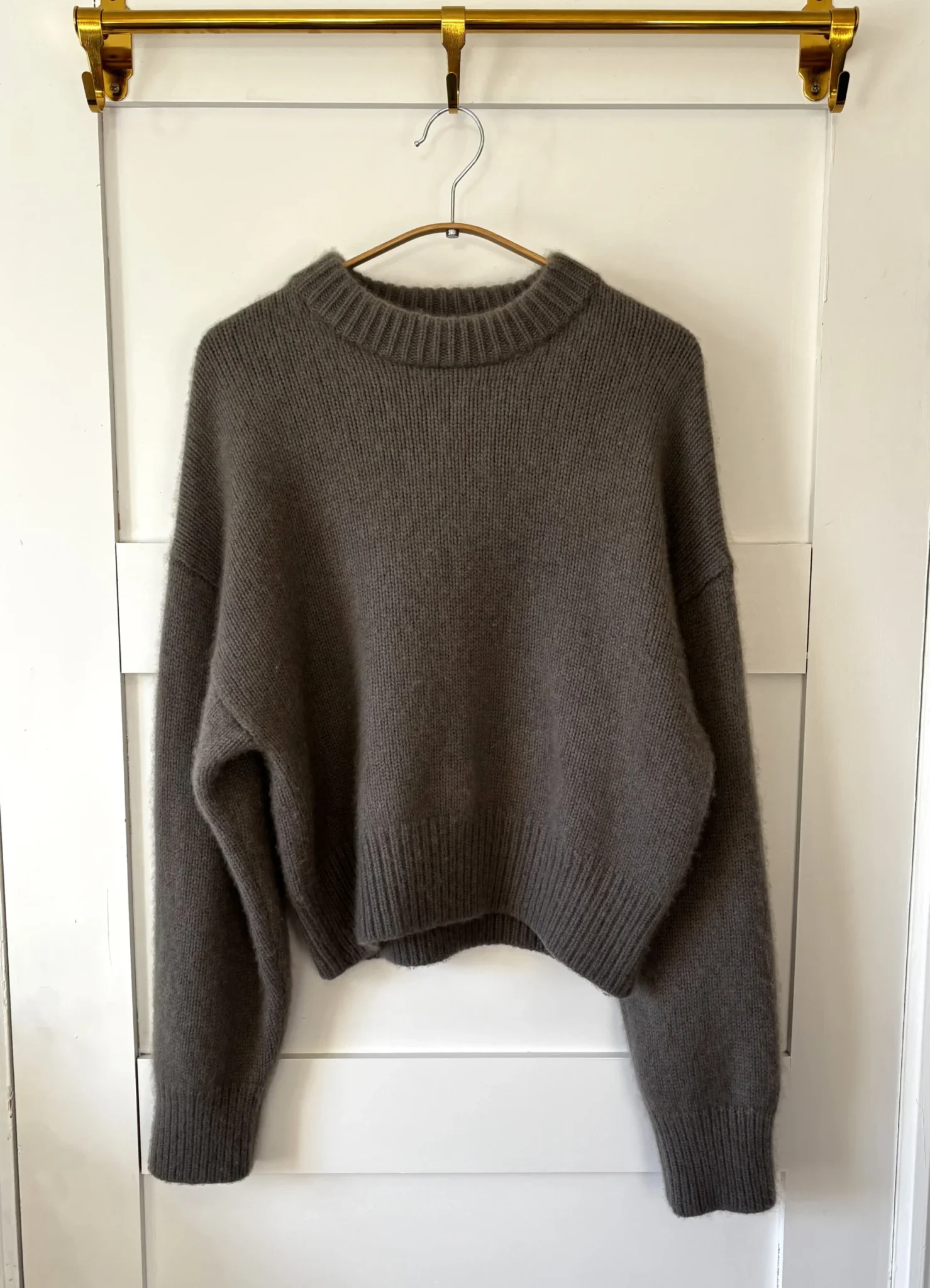 Featured image for ♥️Pull taupe HERMUST