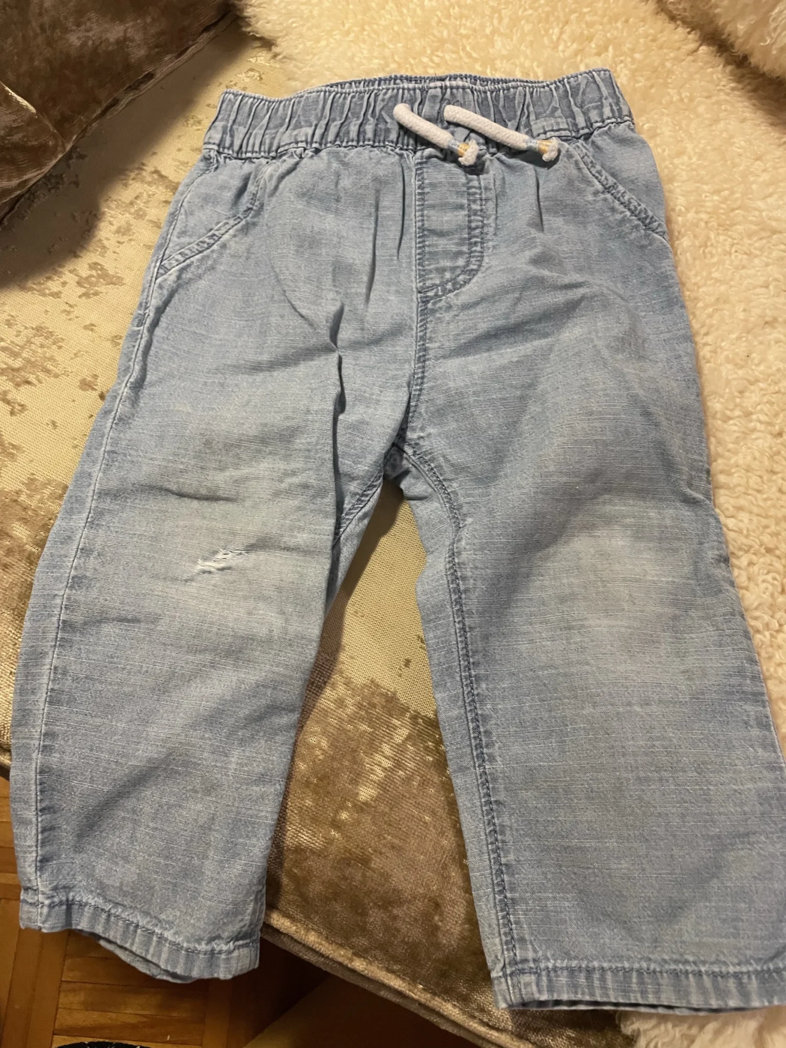 Featured image for Jeans ultra léger 12-18 mois fait petit