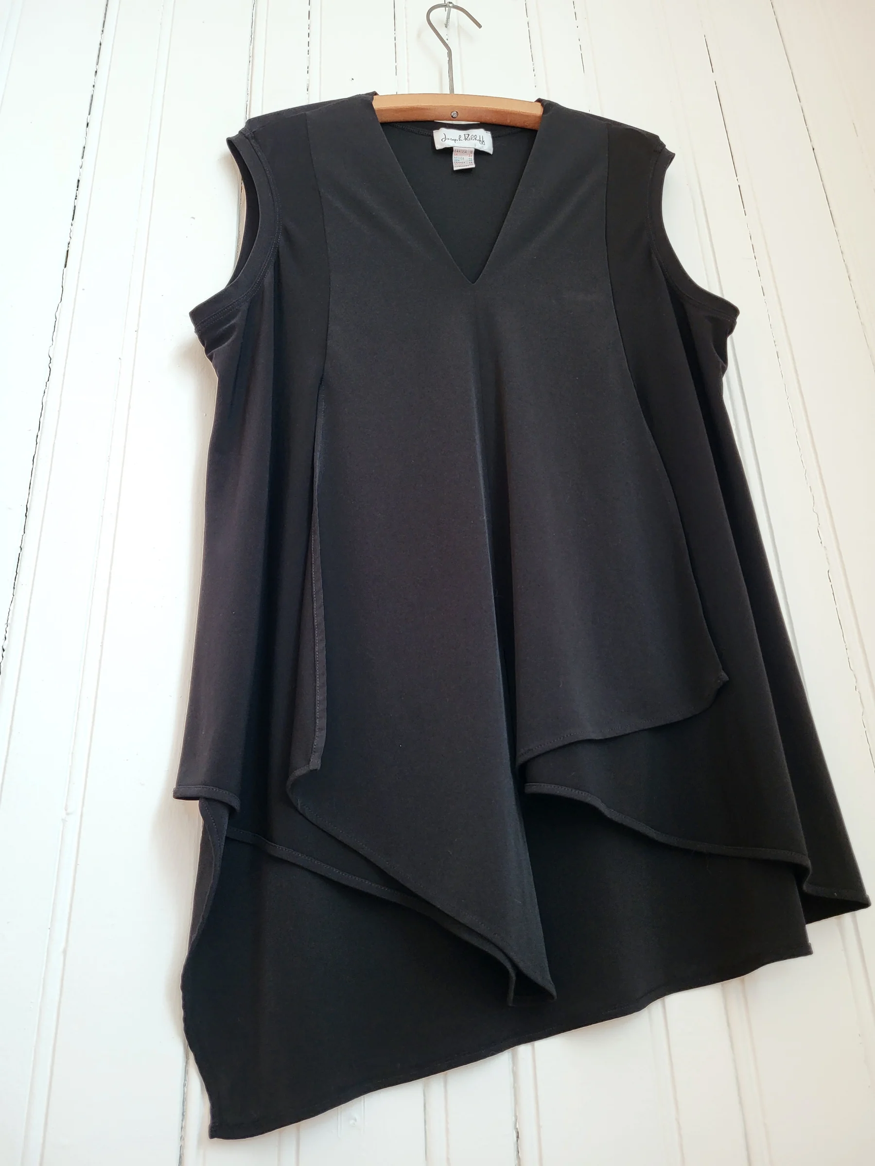 Joseph Ribkoff Black Asymmetrical Sleeveless Tunic Top, Style 161060 Joseph Ribkoff seconde main