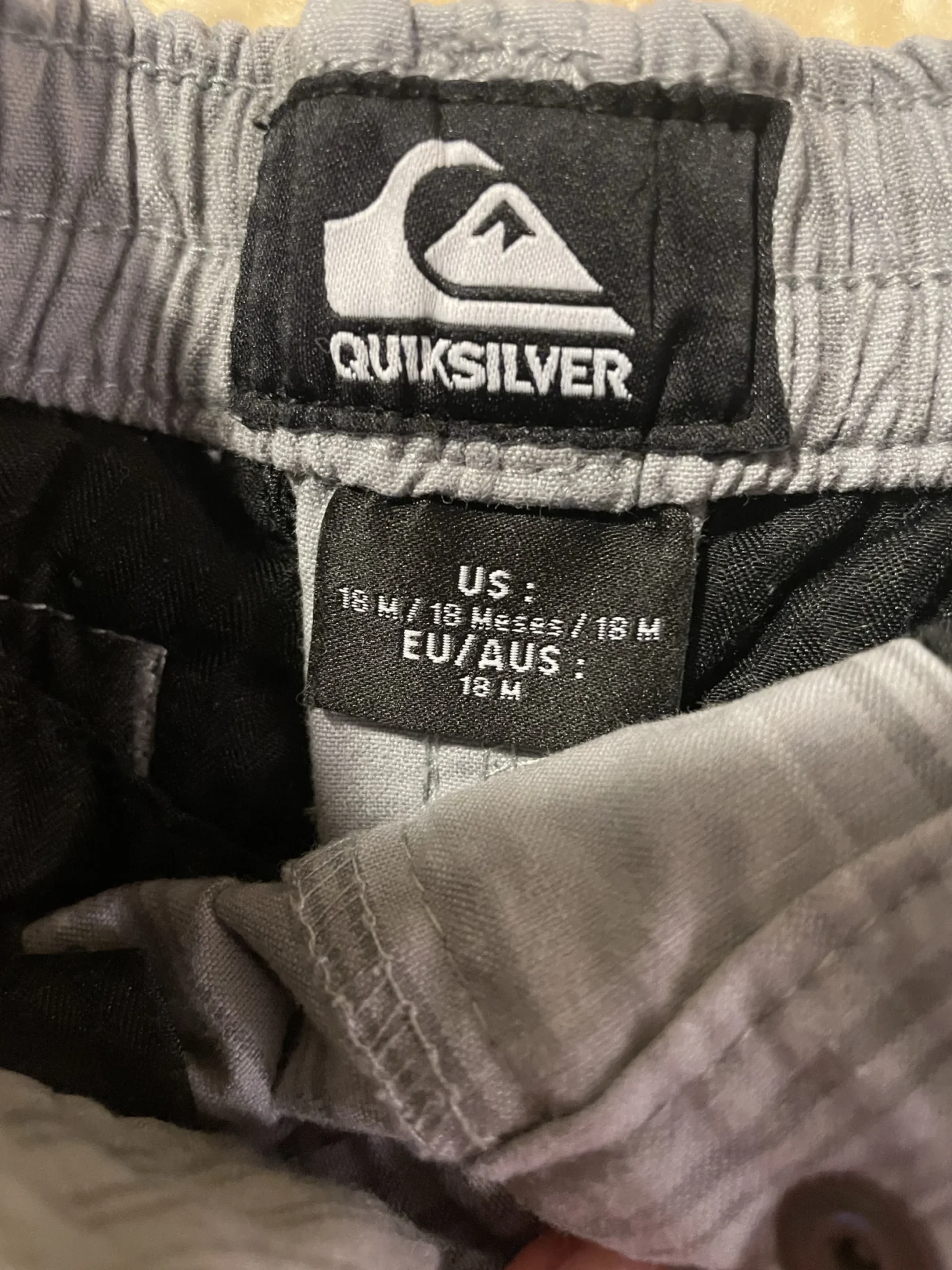 Image for Short bermuda quicksilver 18 mois fait petit