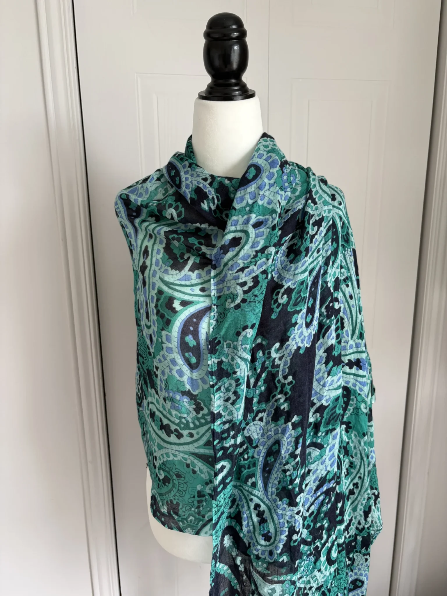 Image for Scarf with a paisley pattern