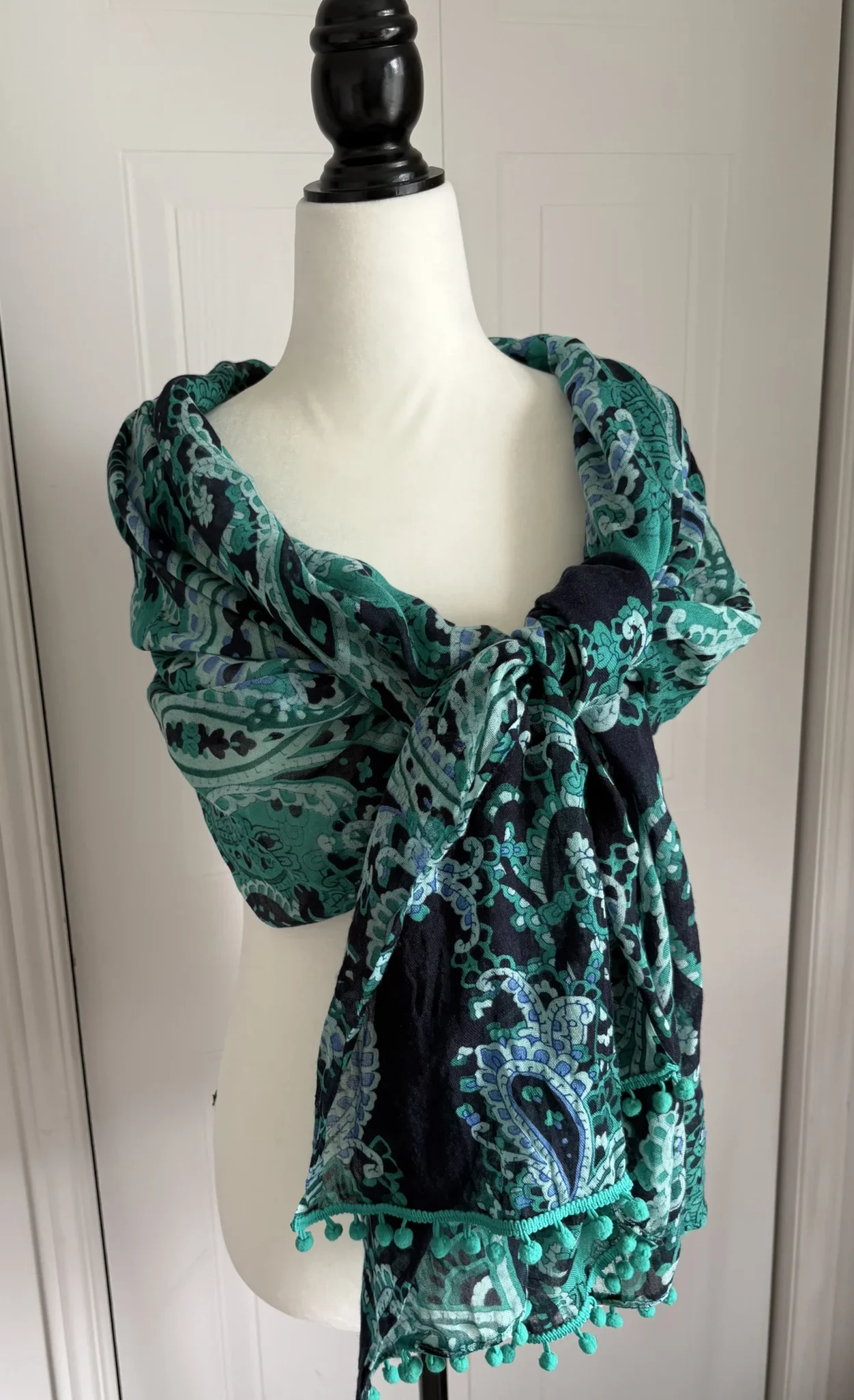 Image for Scarf with a paisley pattern