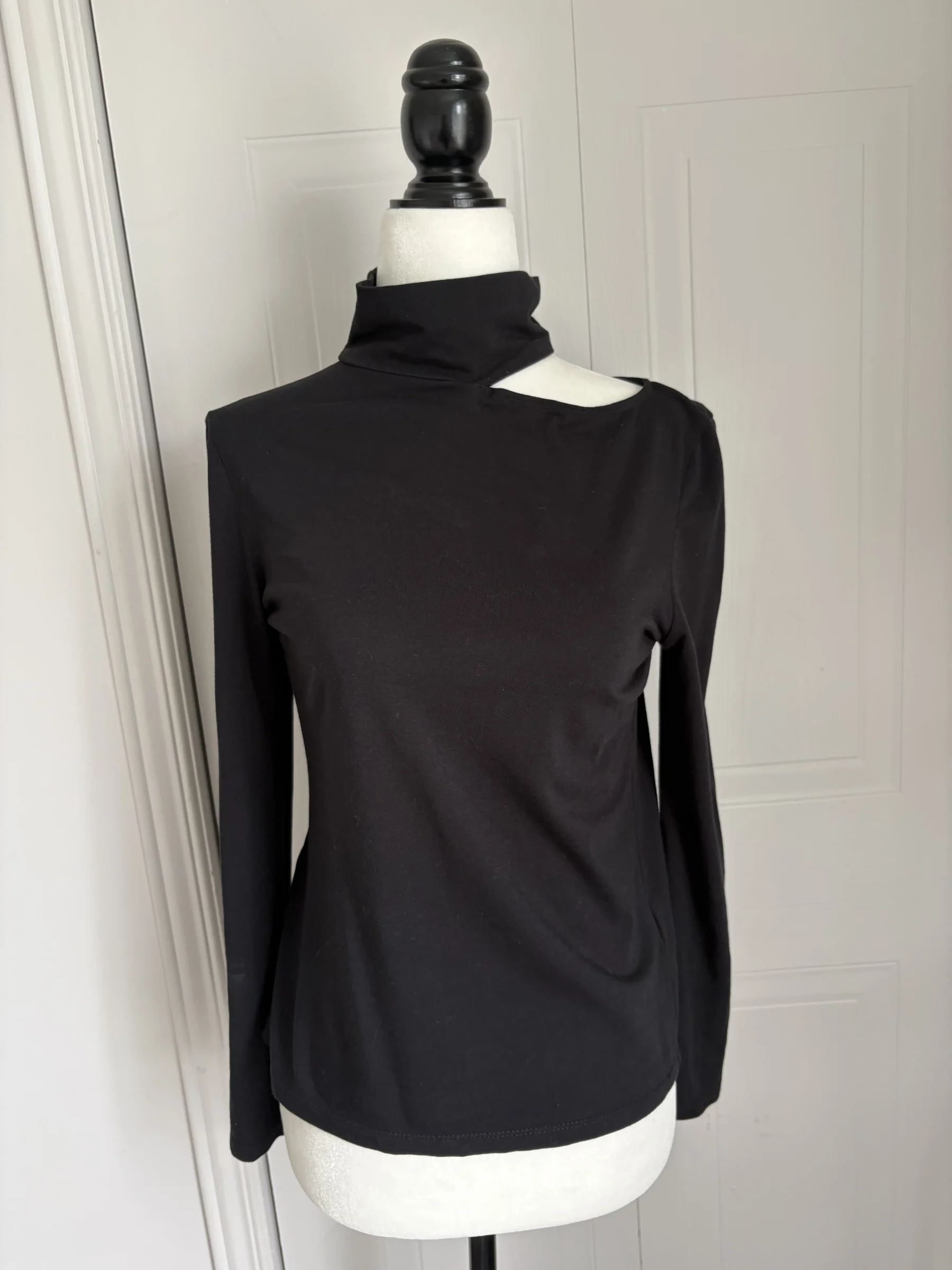 Sweater with an opening at the shoulder Oak and Fort seconde main