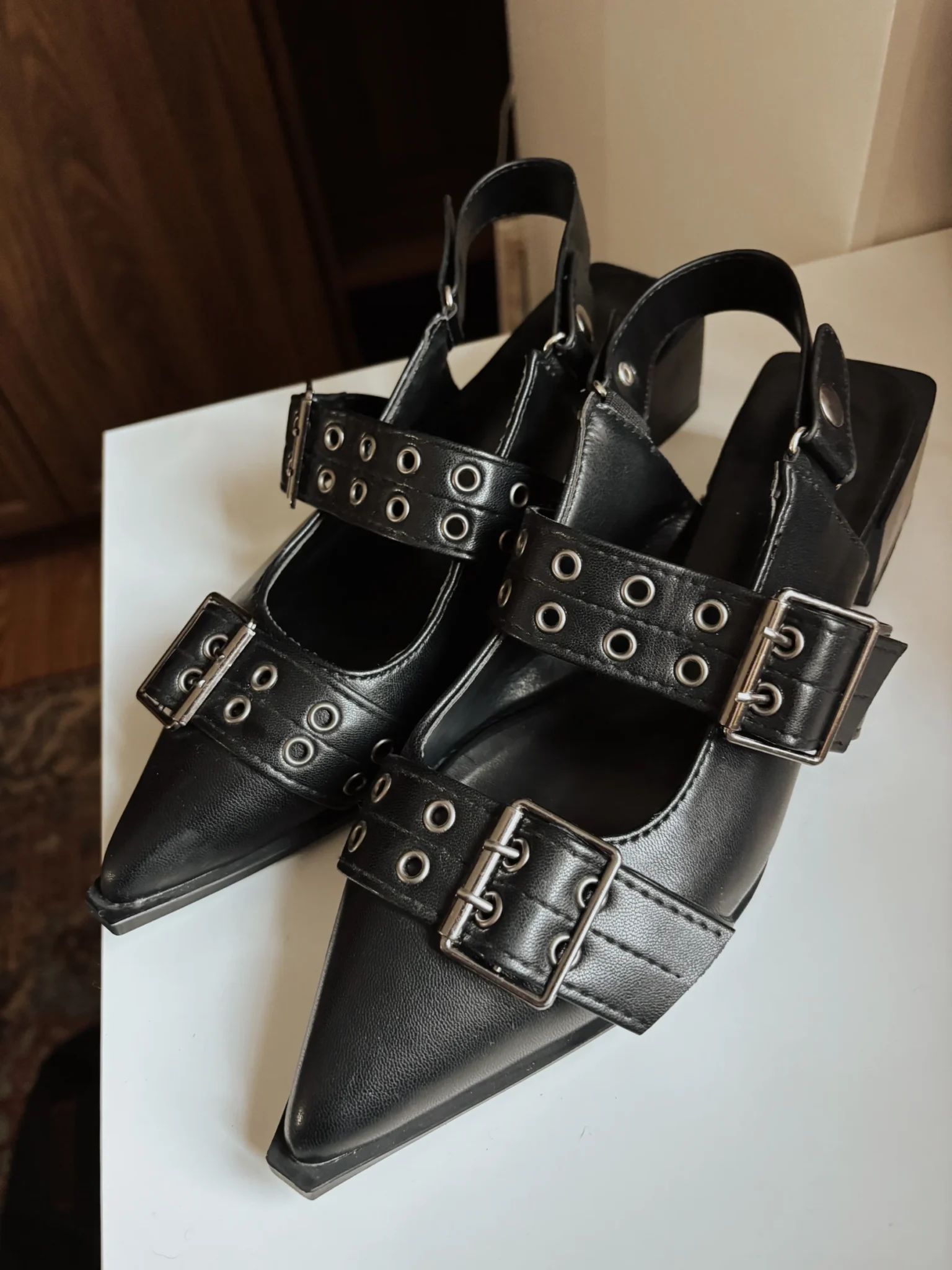 Image for Chaussures style slingbacks noires à bout pointu