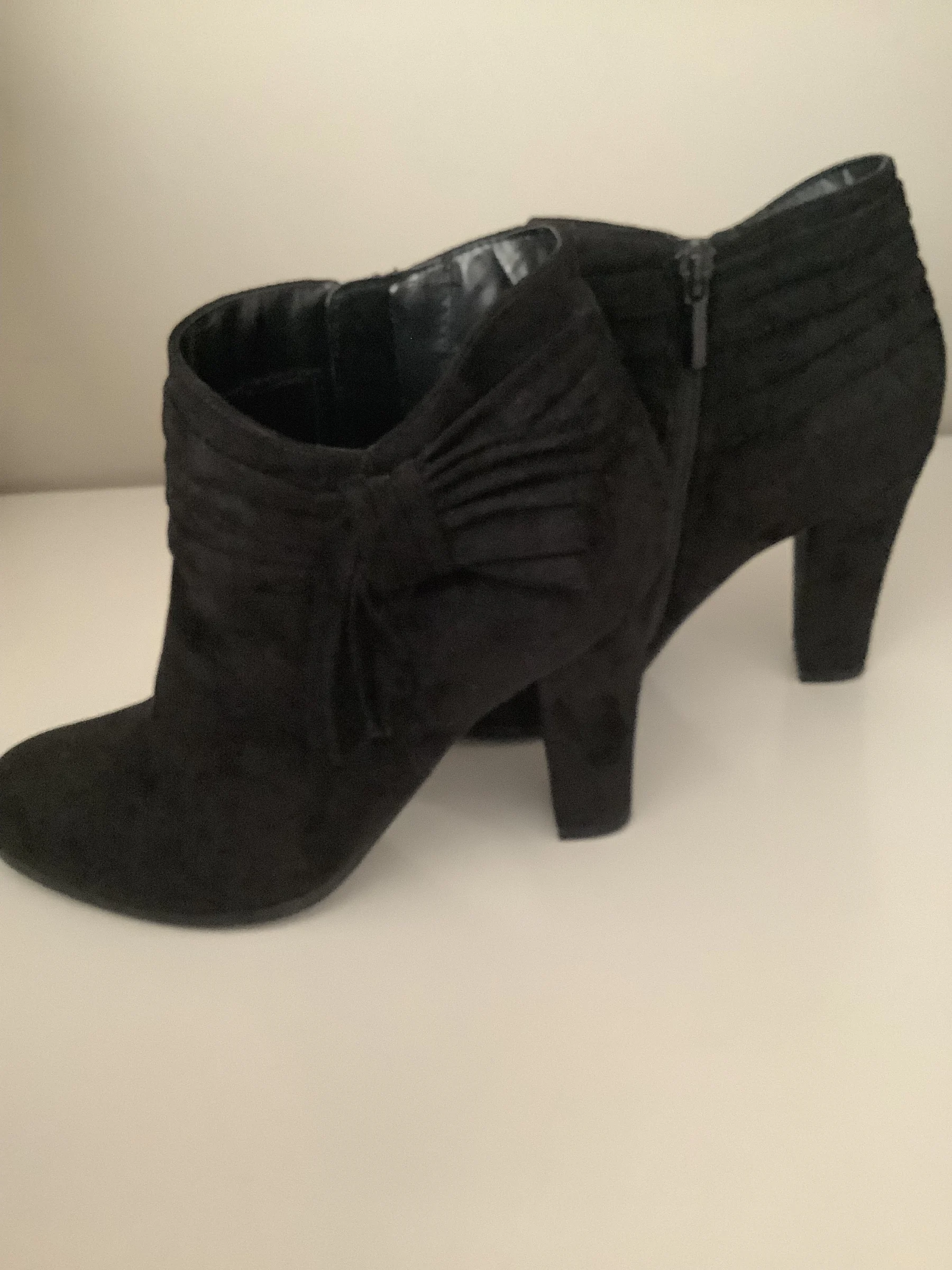 Short indoor boots with a side fastening *Other seconde main