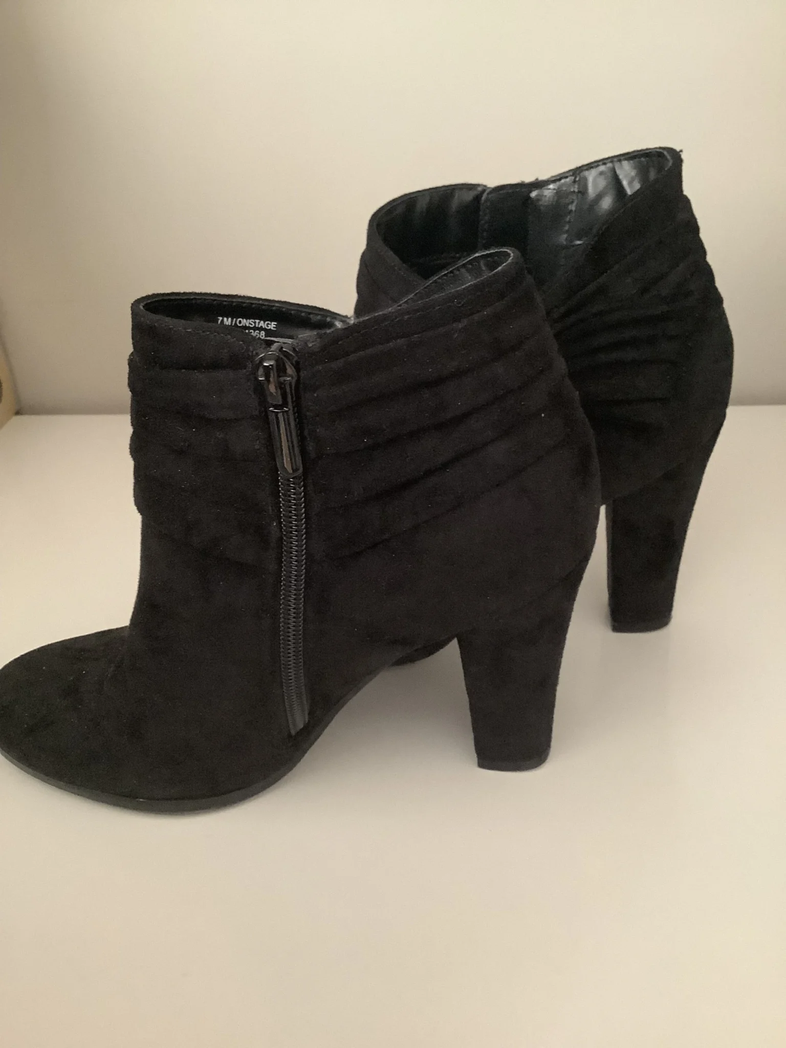 Image for Bottes courtes d’intérieur avec fermeture sur le côté
