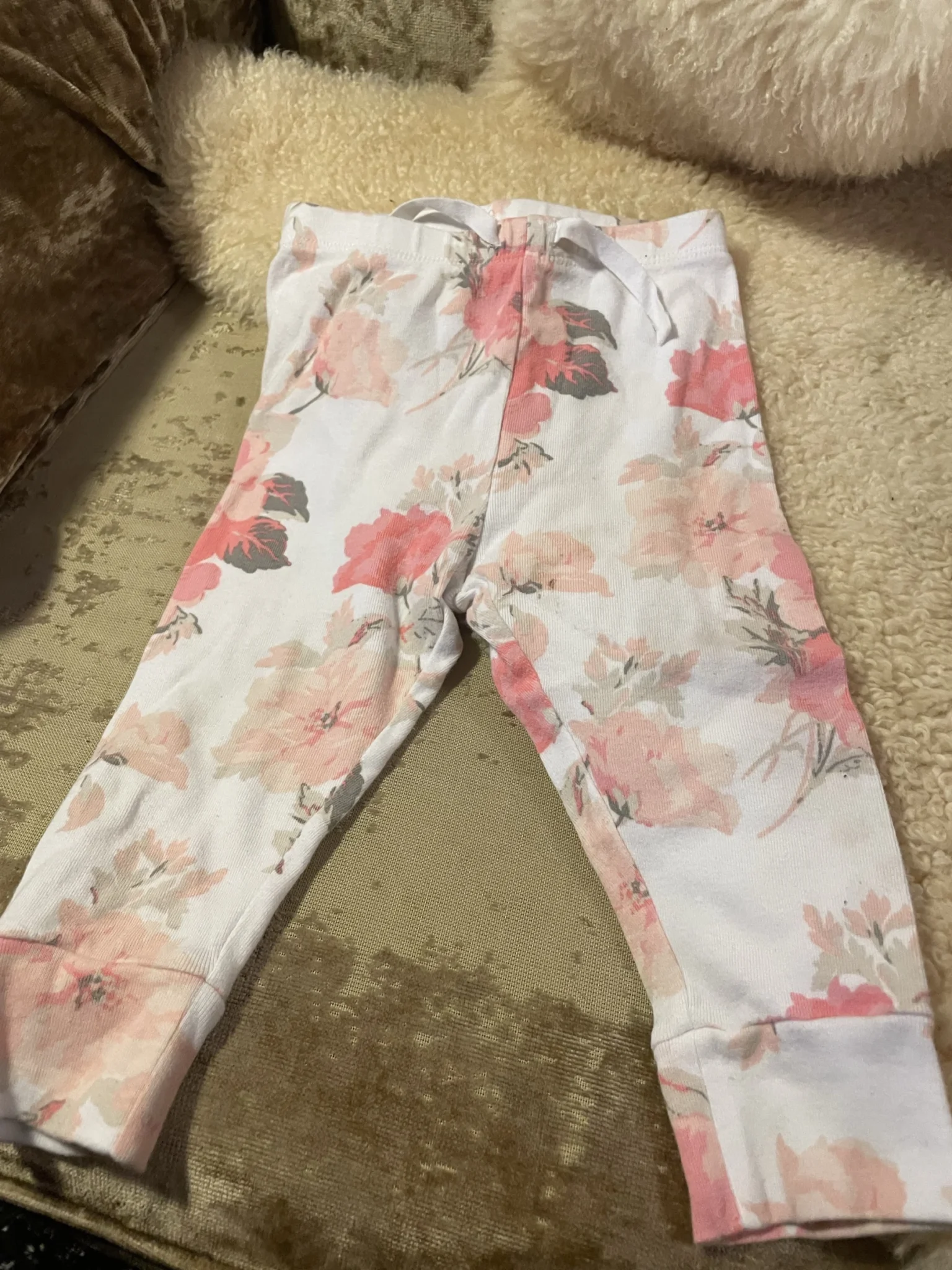 Featured image for Gap leggings with large flowers, sizes 12–18