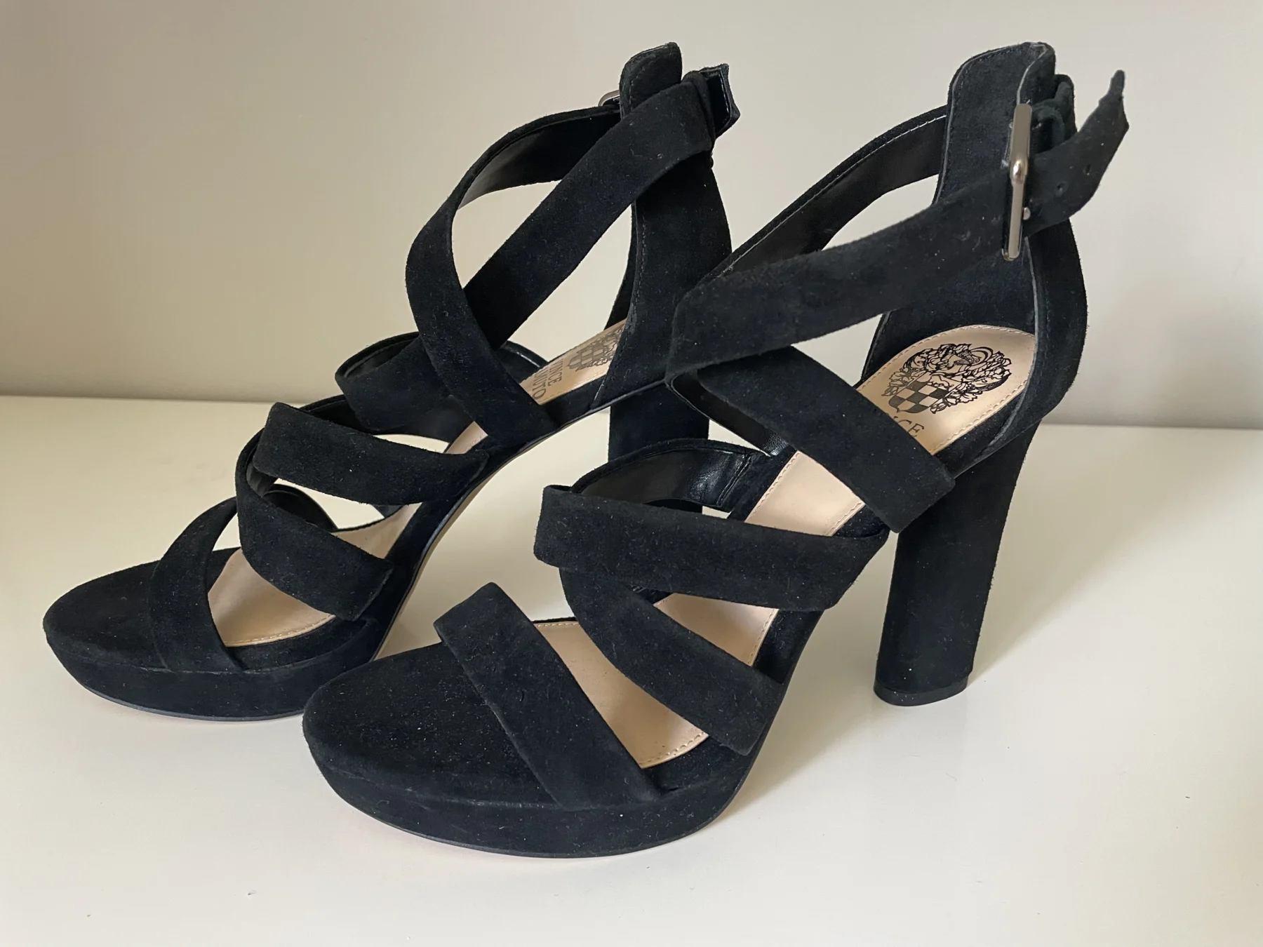 Black suede Vince Camuto sandals Vince Camuto seconde main