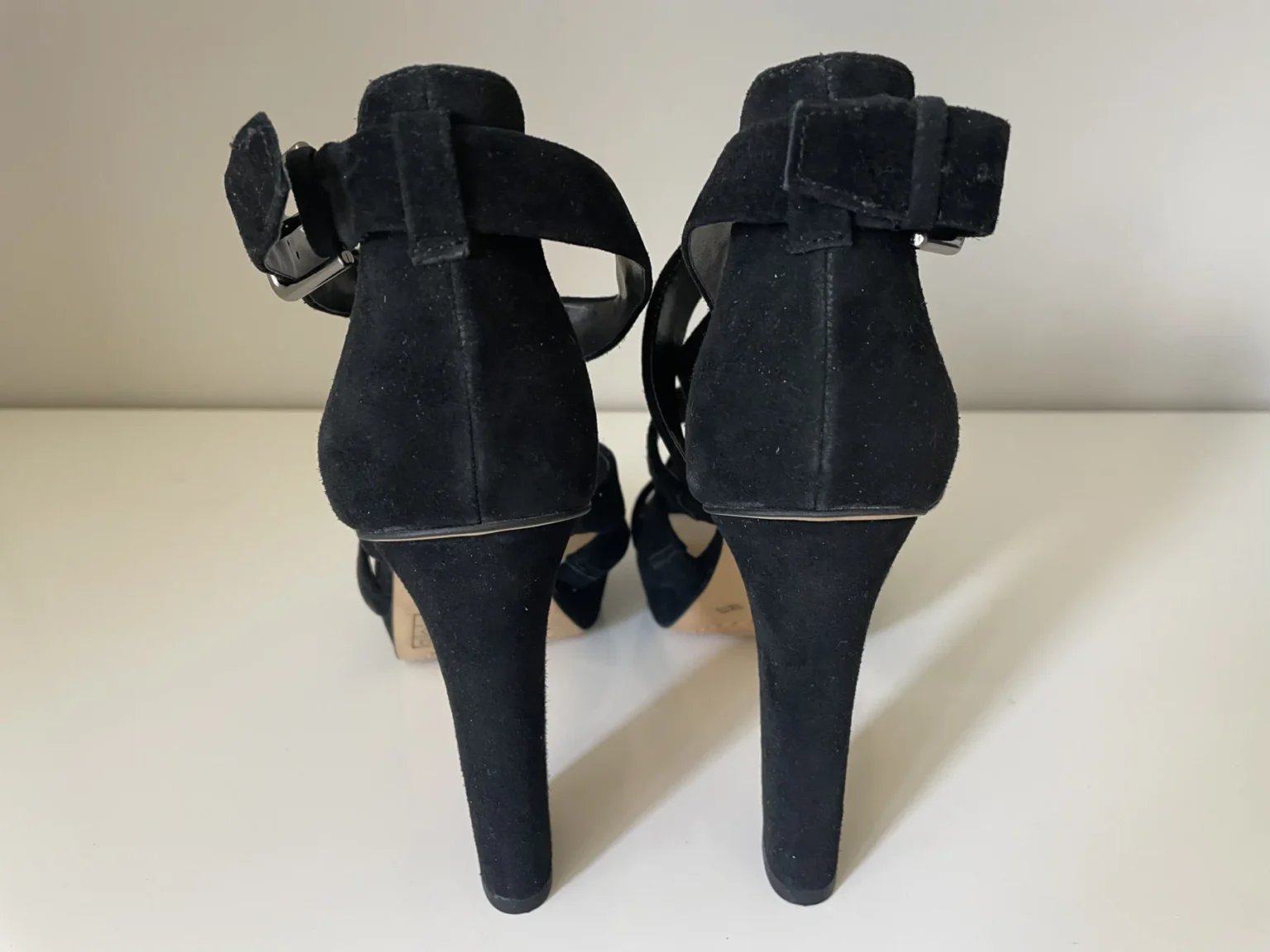 Image for Sandales Vince Camuto en suède noires