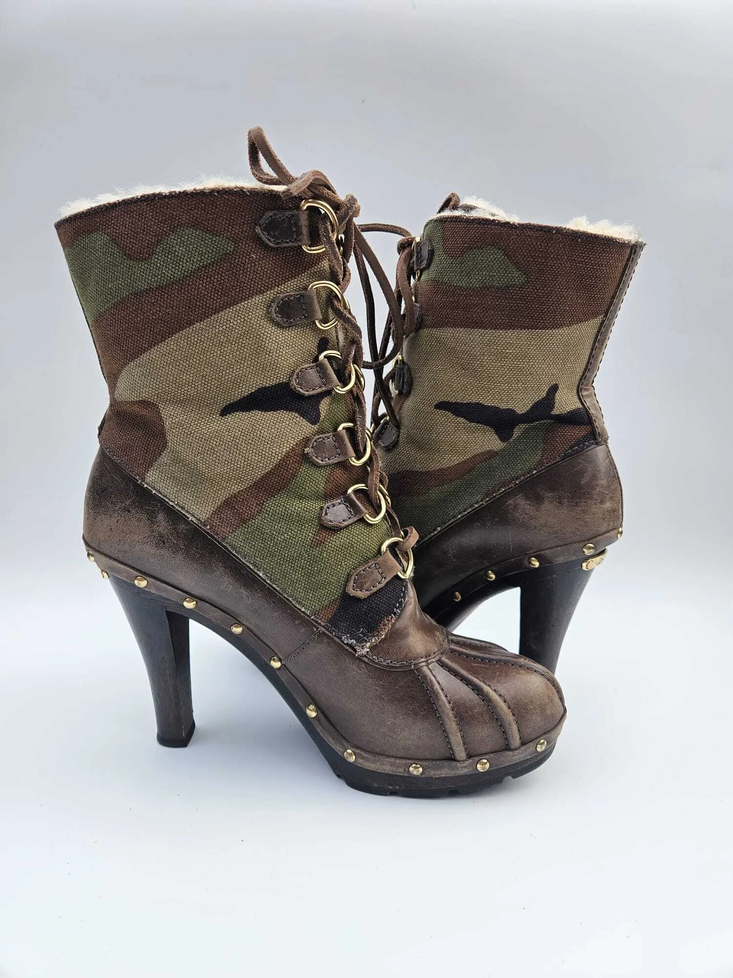 KORS Michael Kors Camo Canvas Leather Heeled Boots Shearling Trim 9M Michael Kors seconde main