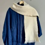 Thumbnail for Foulard / Écharpe Vintage Crème  en Laine vierge des années 70