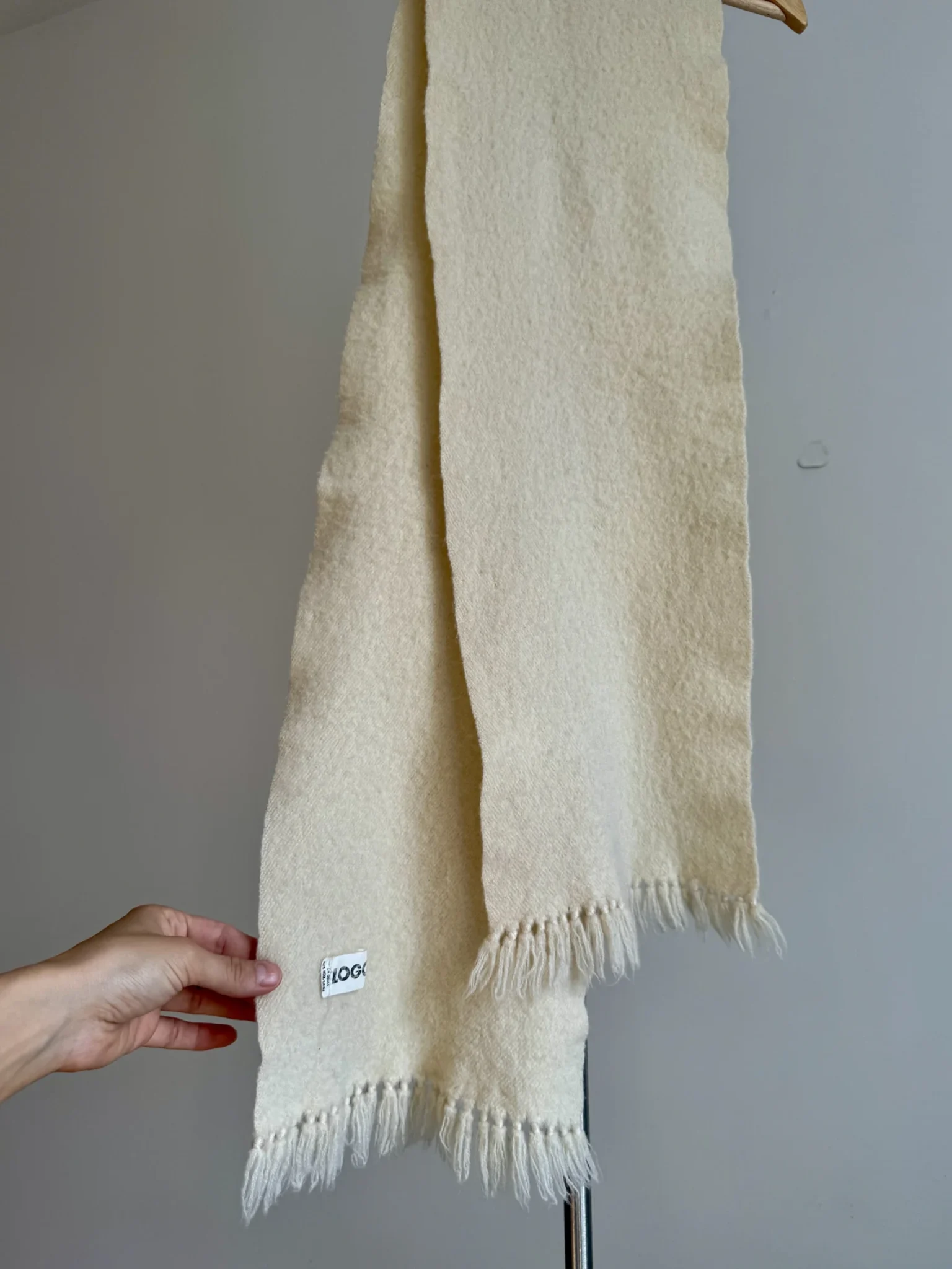 Image for Foulard / Écharpe Vintage Crème  en Laine vierge des années 70