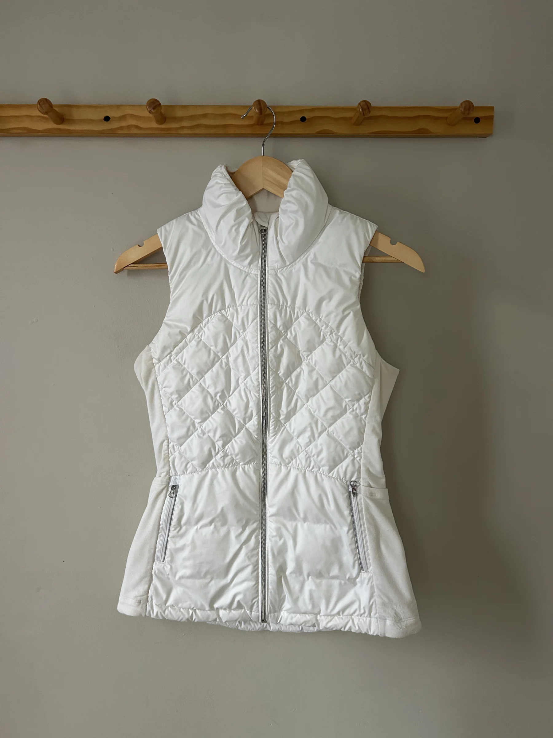 Lululemon sleeveless down jacket – Size 4 | White Lululemon seconde main