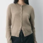 Thumbnail for Cardigan en cachemire - Aritzia | Nomad taupe XS