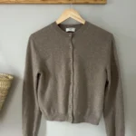Thumbnail for Cardigan en cachemire - Aritzia | Nomad taupe XS