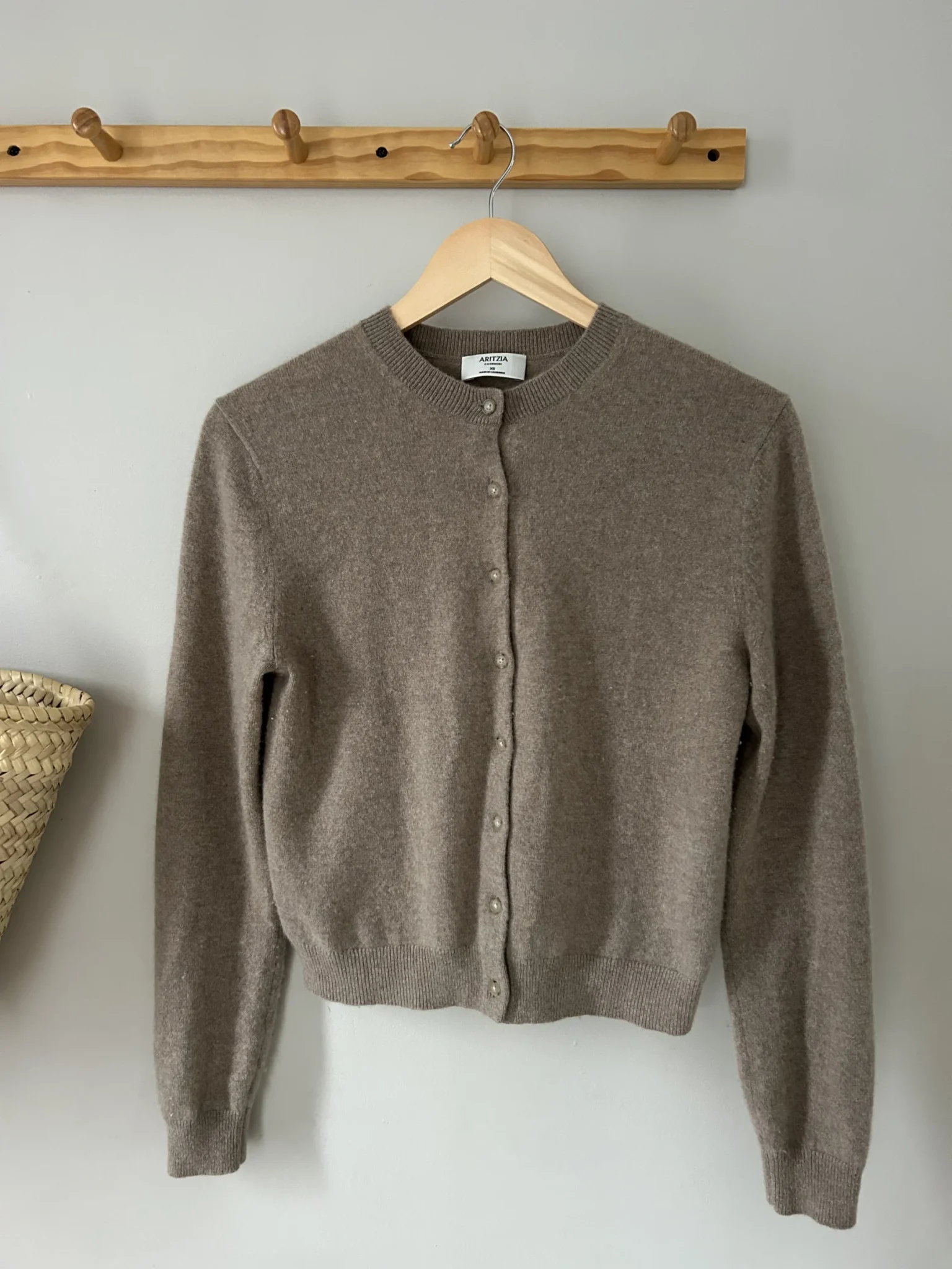 Image for Cardigan en cachemire - Aritzia | Nomad taupe XS
